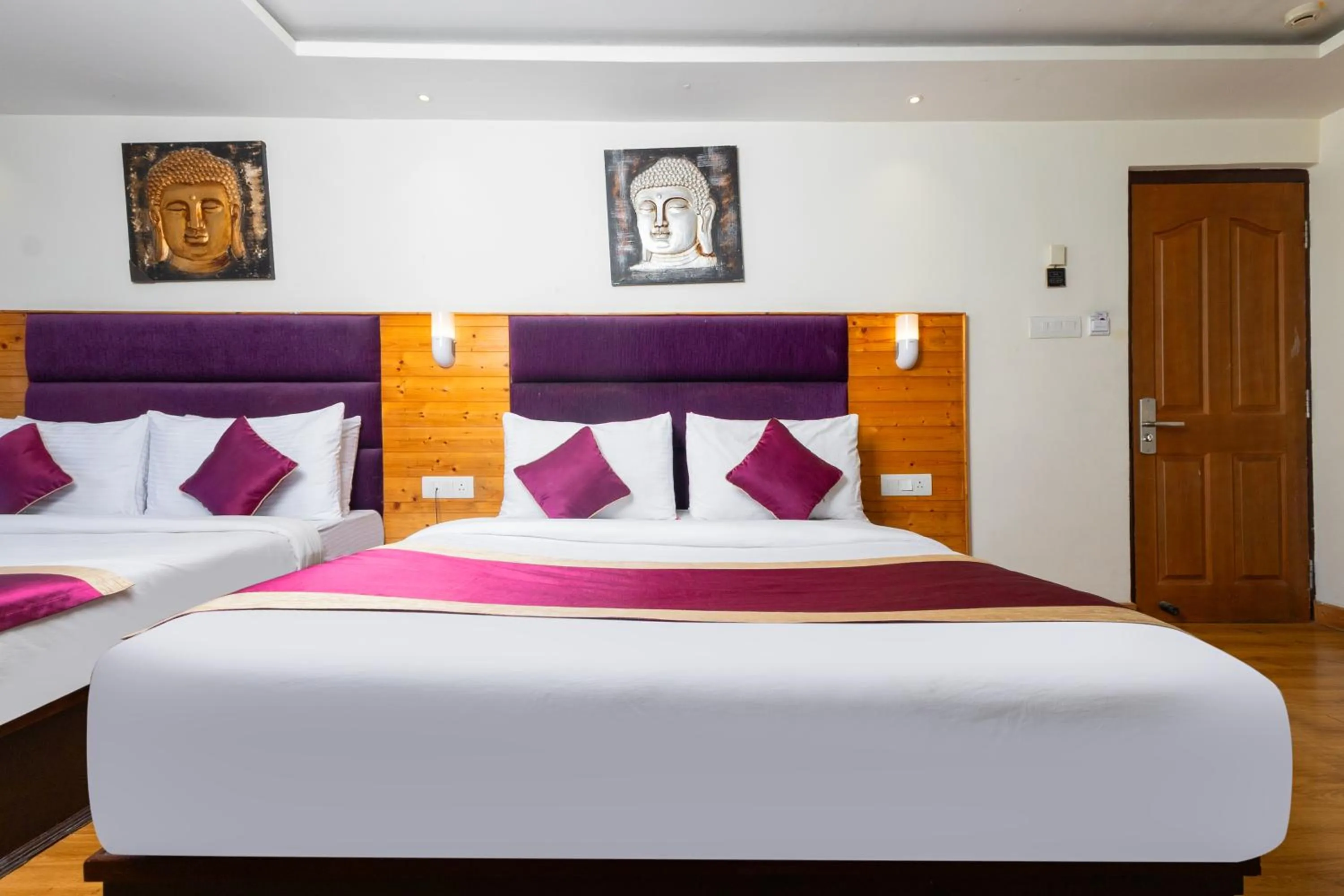 Bed in Sumitel Hotel 500 meters from Mall Road