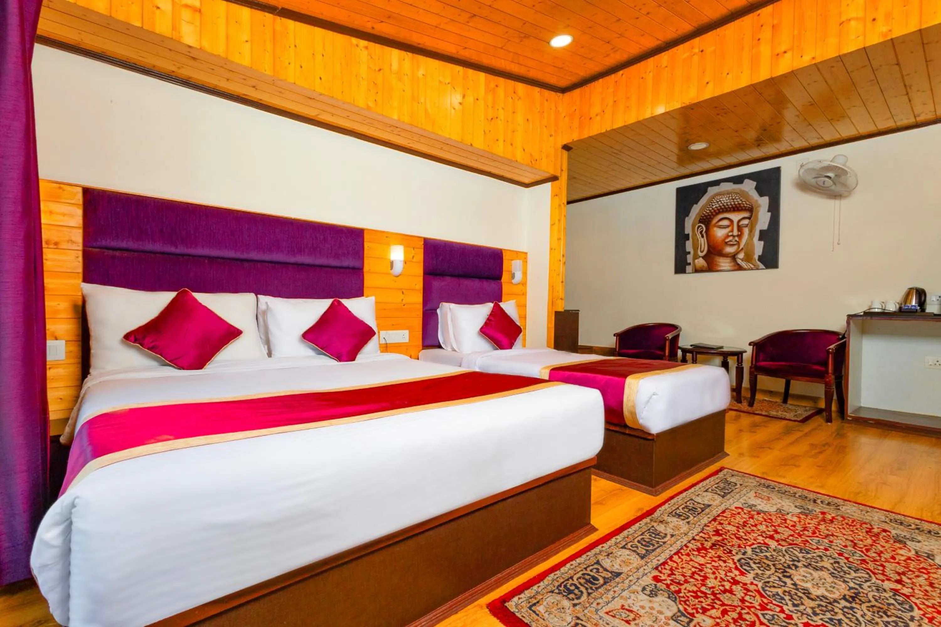 Bed in Sumitel Hotel 500 meters from Mall Road