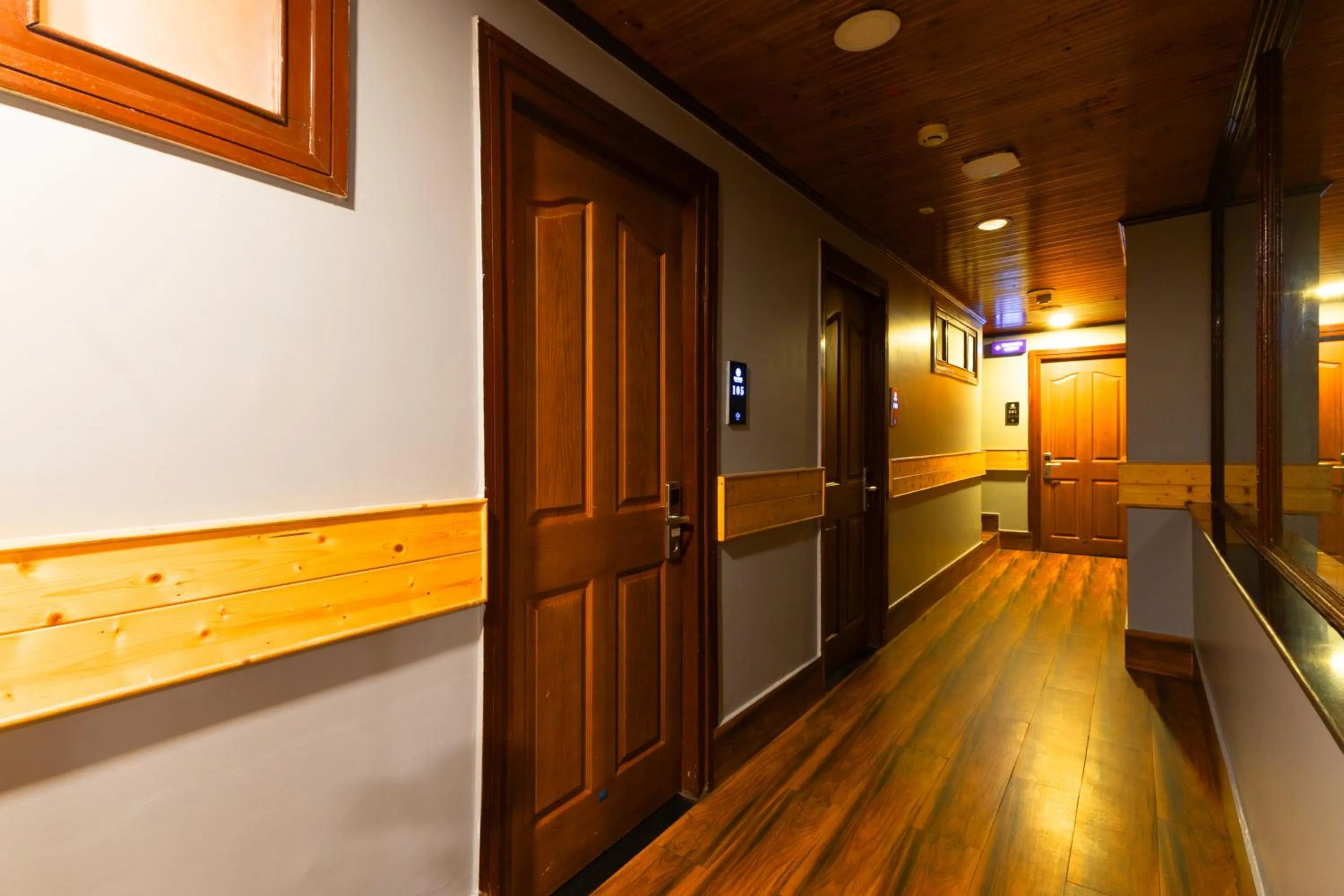 Lobby or reception in Sumitel Hotel 500 meters from Mall Road