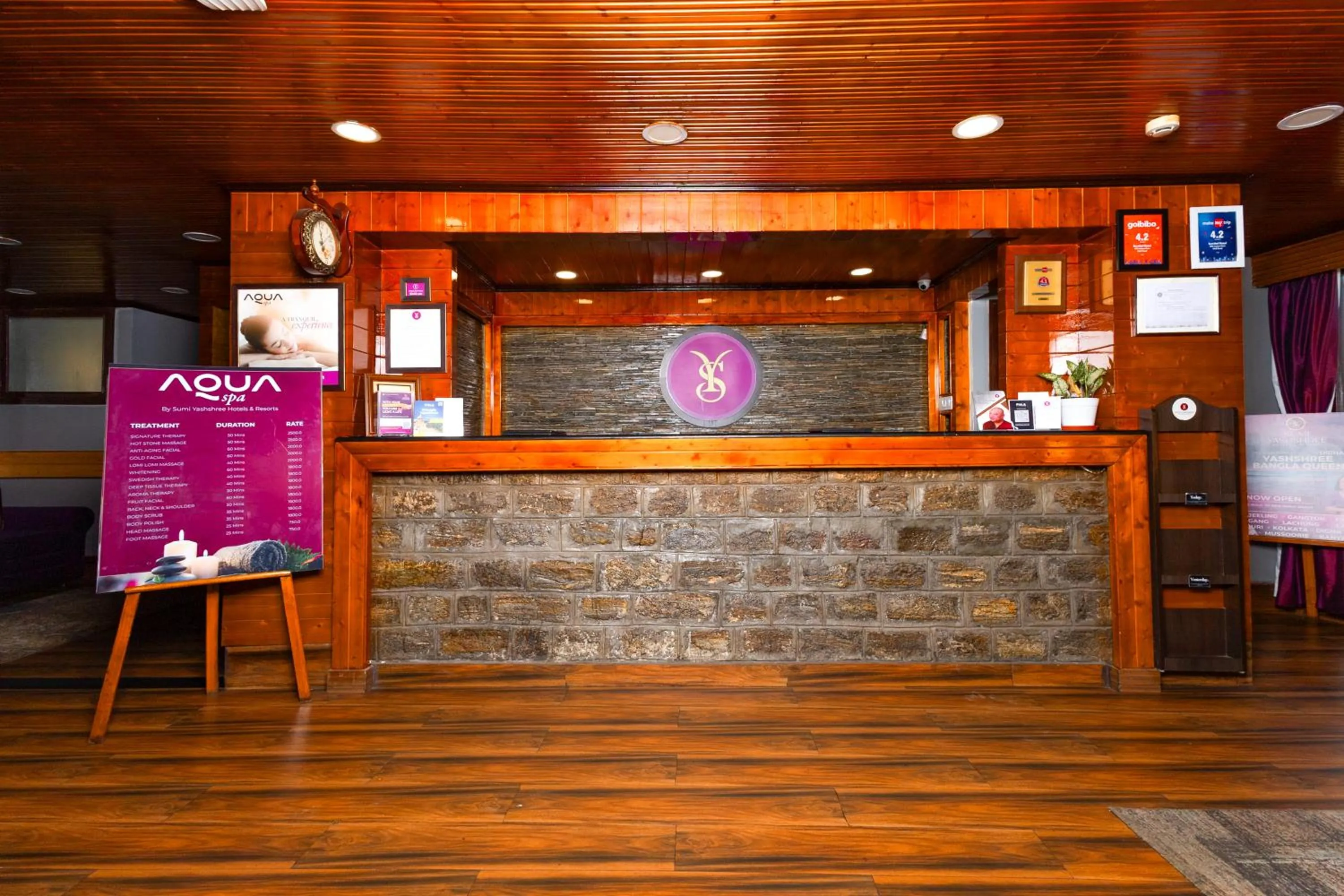 Lobby or reception in Sumitel Hotel 500 meters from Mall Road