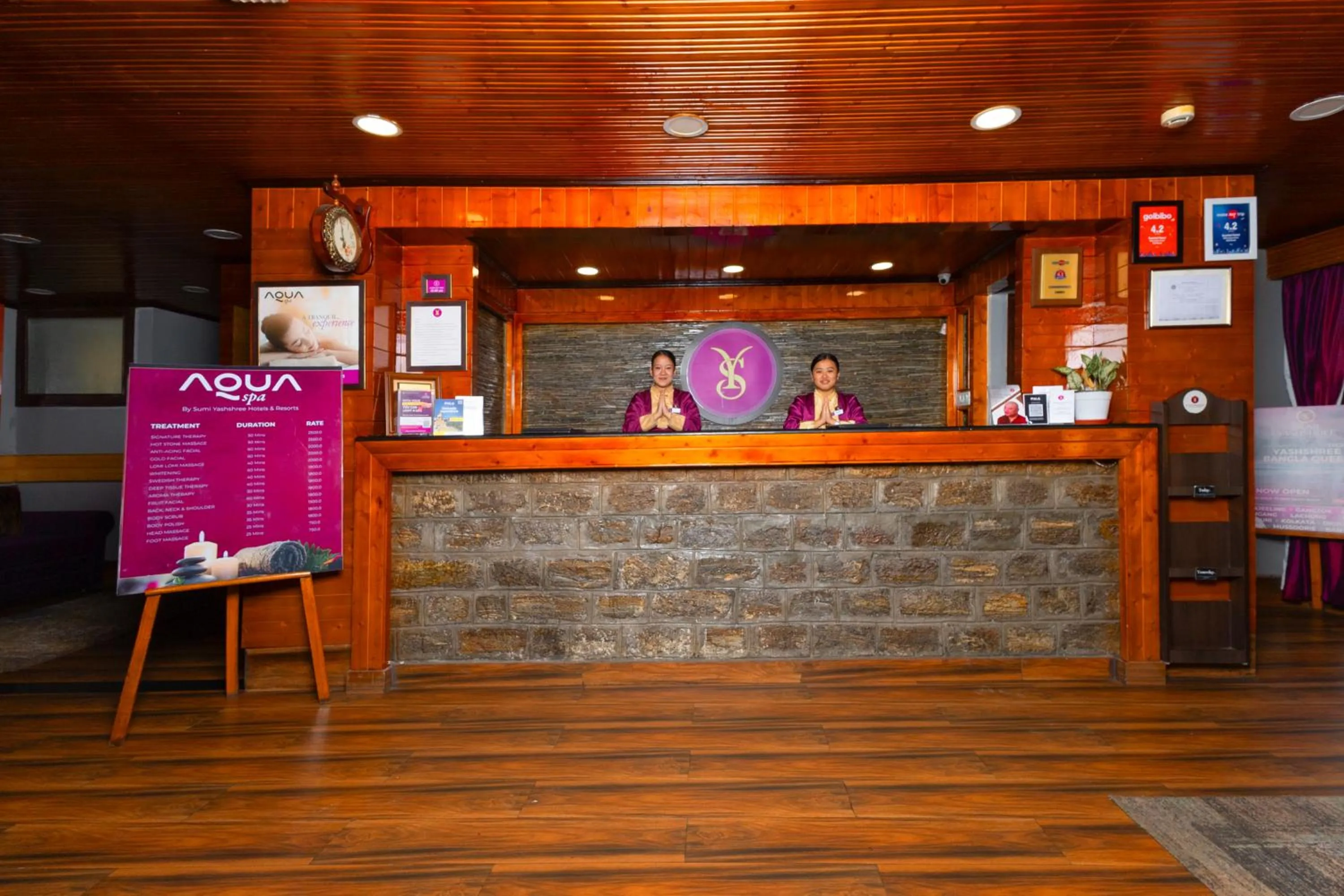 Lobby or reception in Sumitel Hotel 500 meters from Mall Road