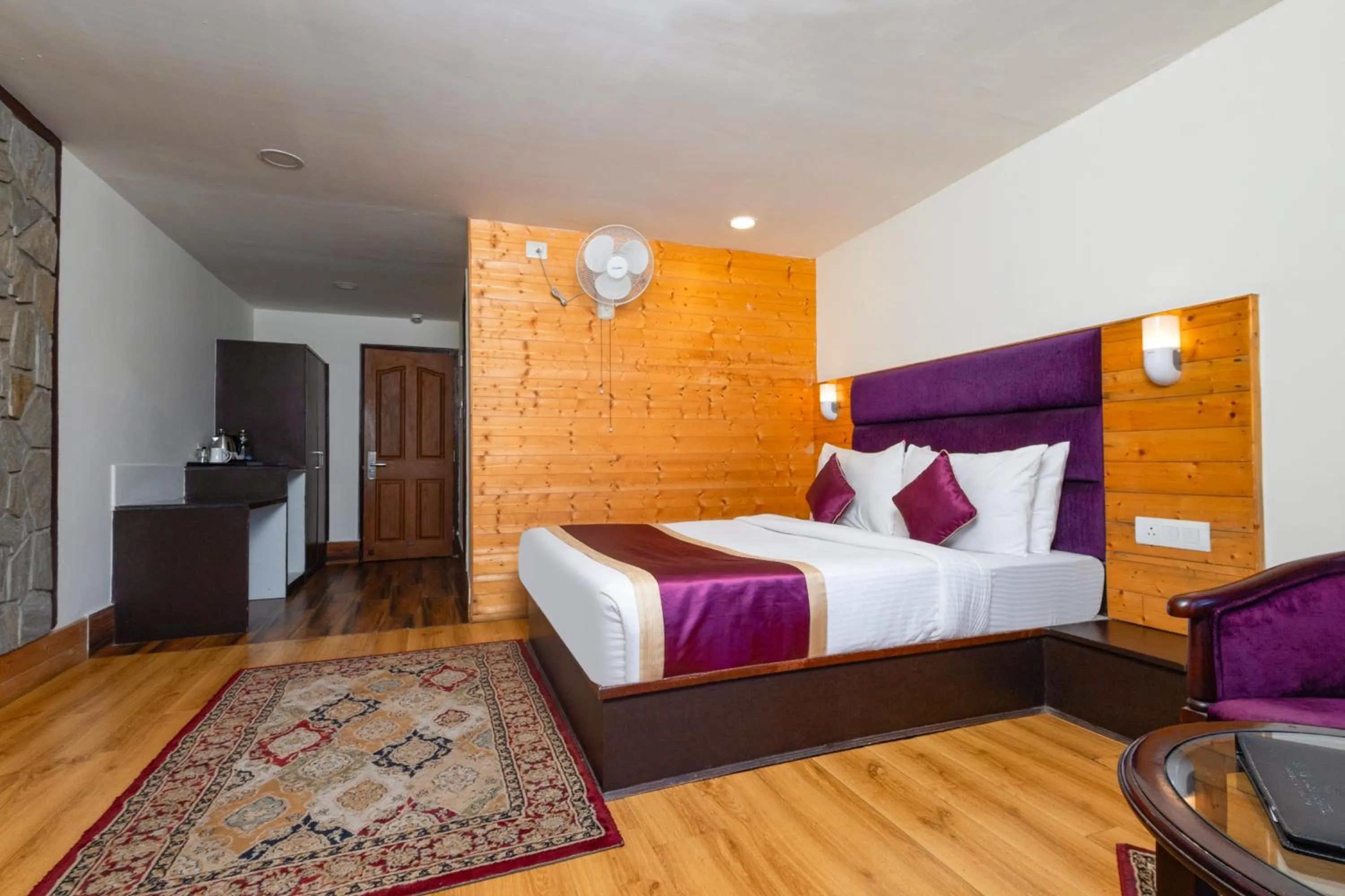 Bed in Sumitel Hotel 500 meters from Mall Road