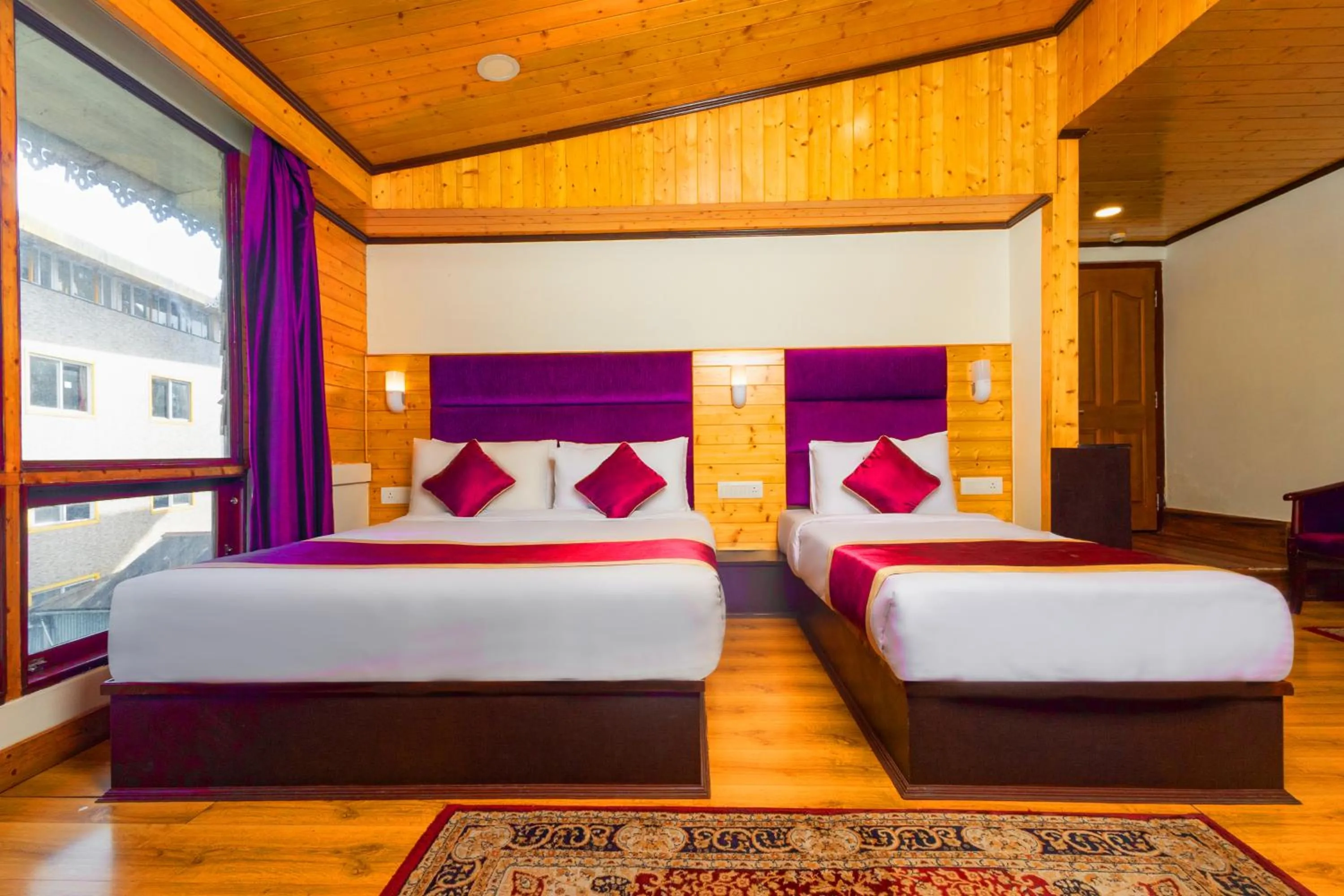 Bedroom, Bed in Sumitel Hotel 500 meters from Mall Road