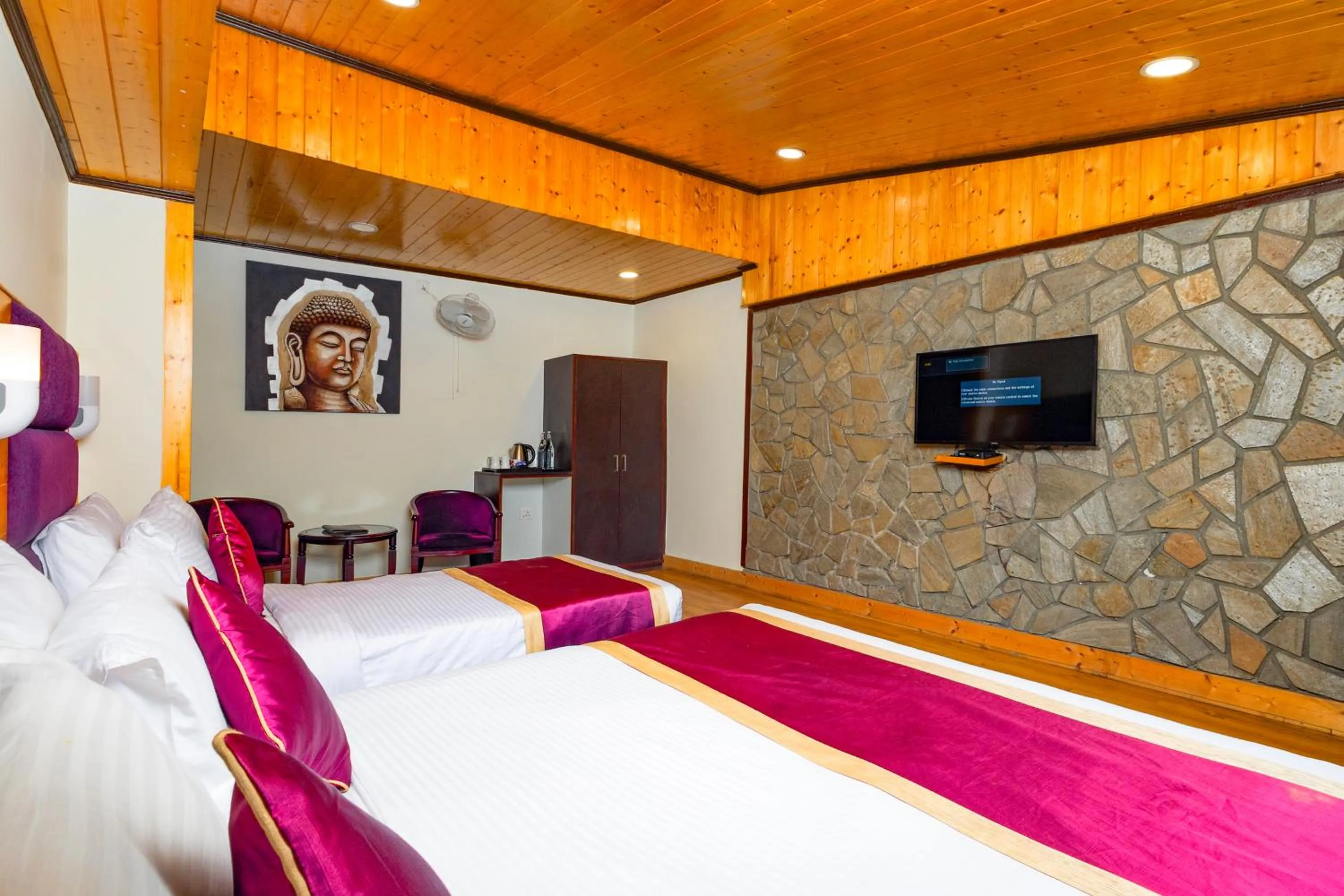 Bedroom, Bed in Sumitel Hotel 500 meters from Mall Road