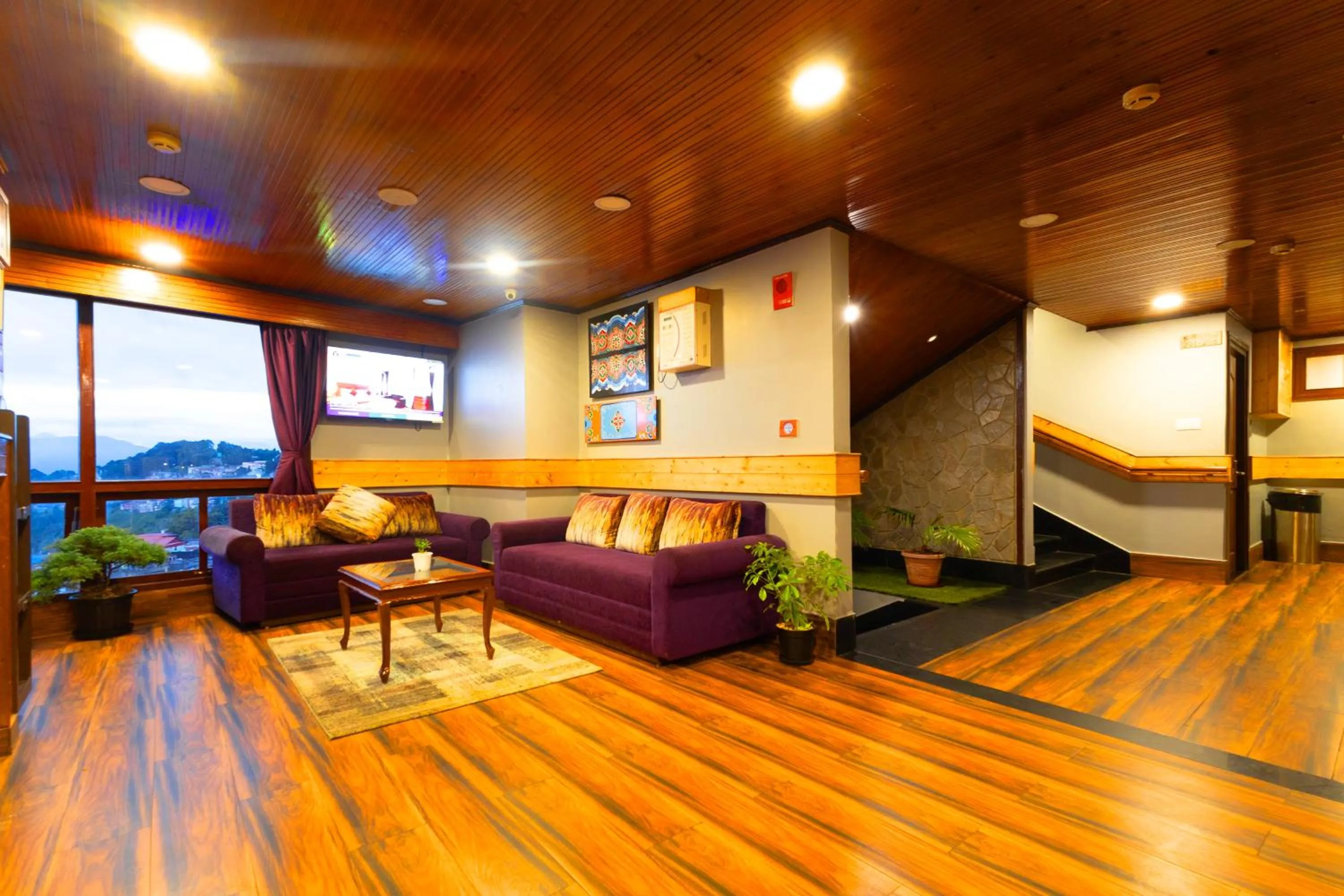 Lobby or reception in Sumitel Hotel 500 meters from Mall Road