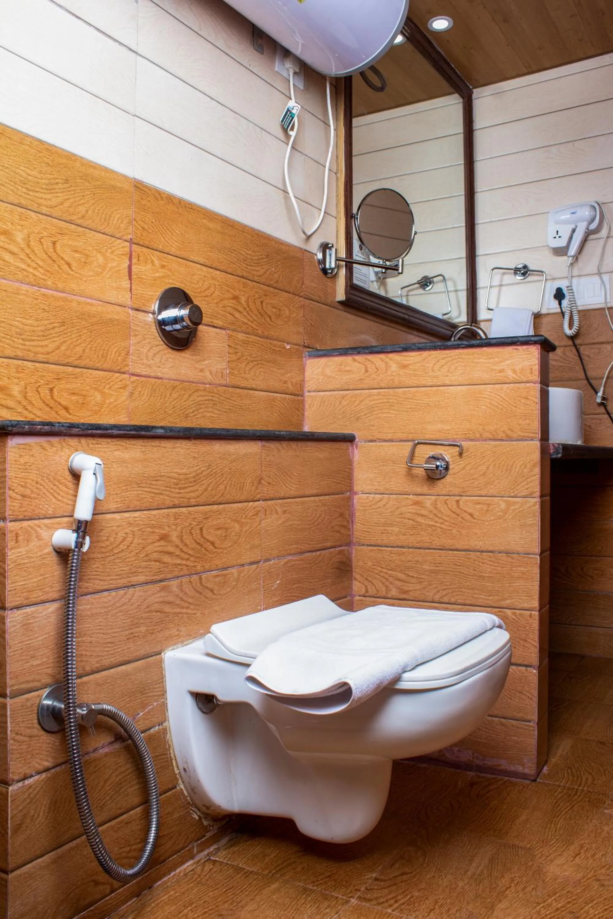 Bathroom in Sumitel Hotel 500 meters from Mall Road