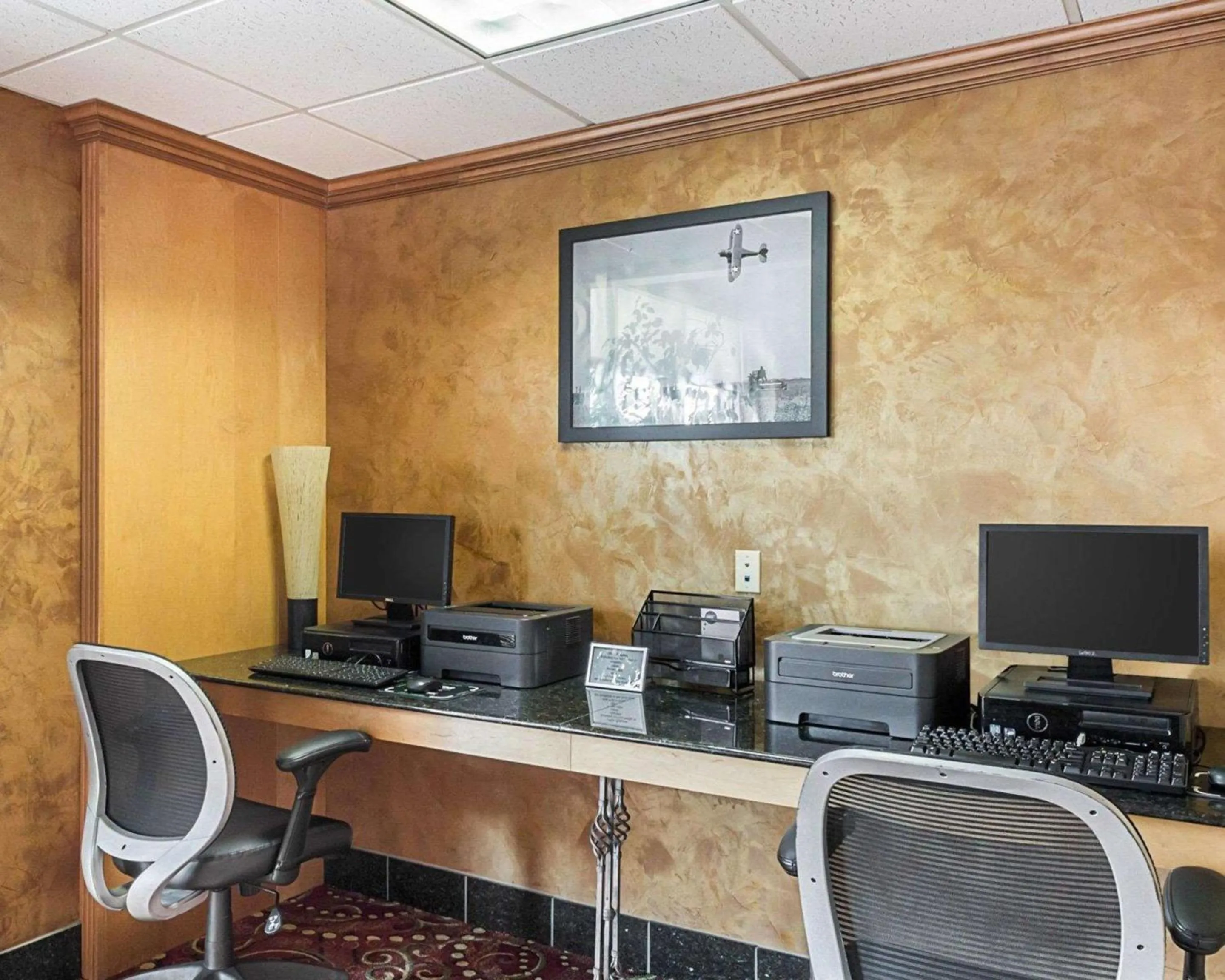 Business facilities in Comfort Suites Airport