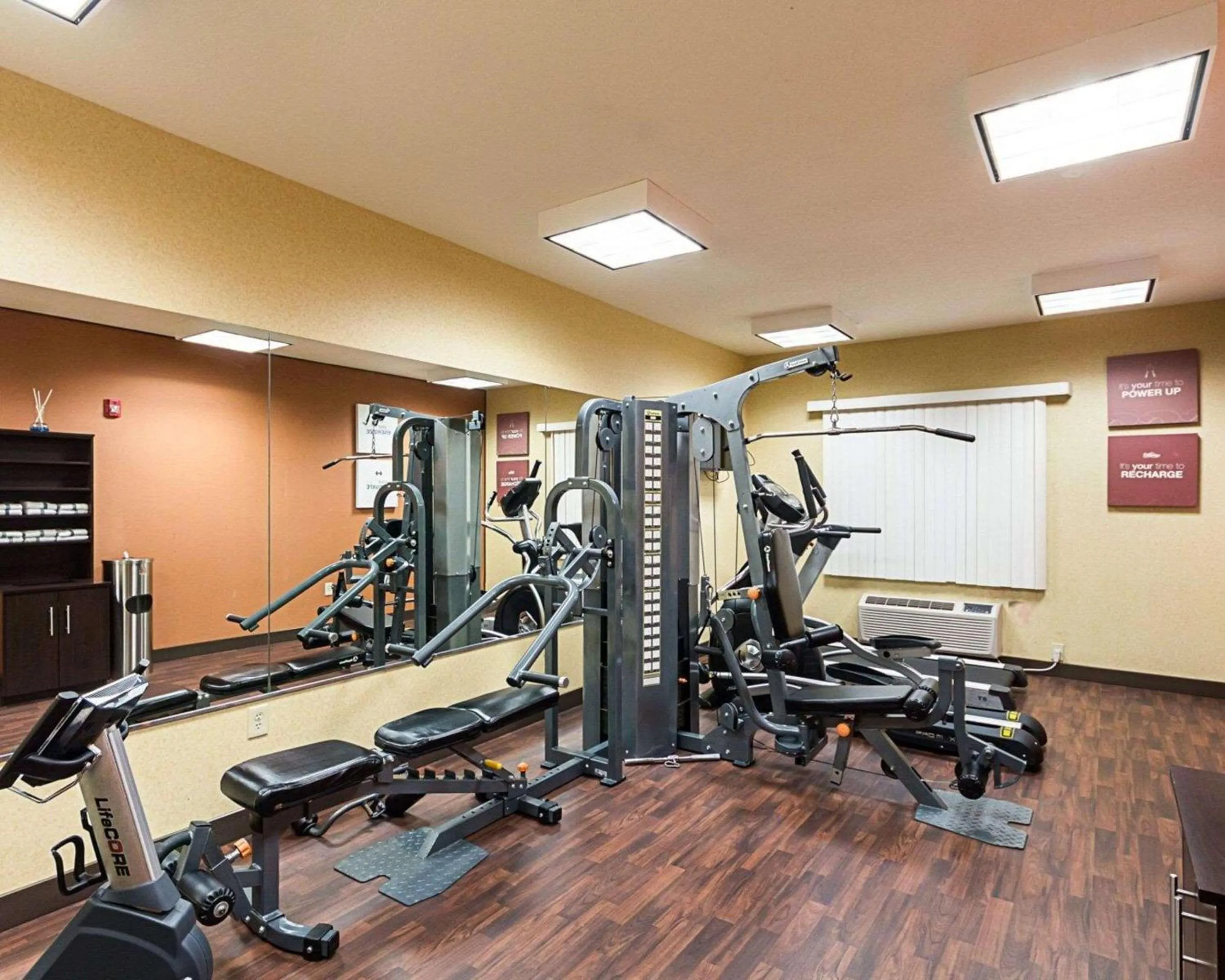 Fitness centre/facilities in Comfort Suites Airport