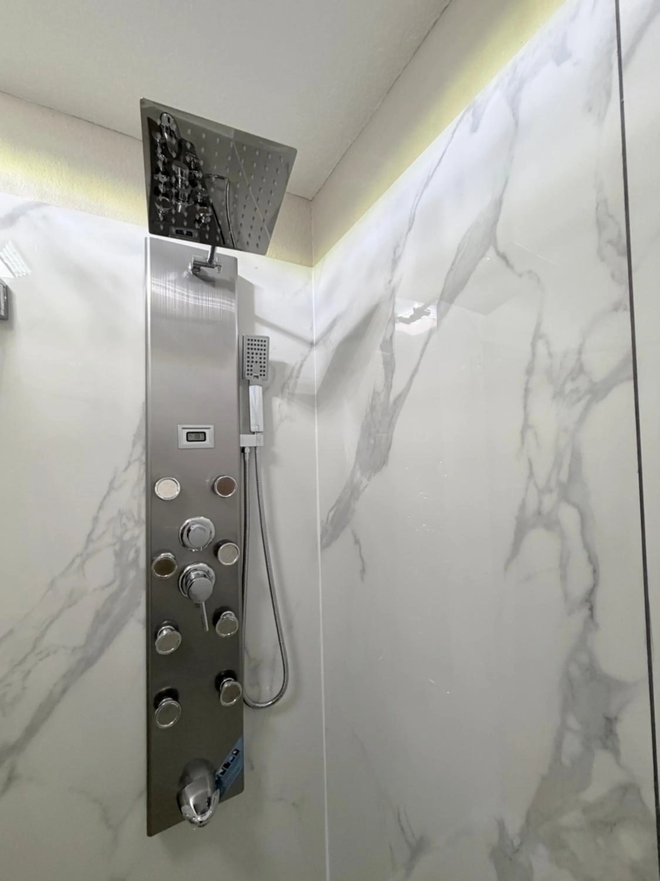 Shower in Sunflower Inn & Suites