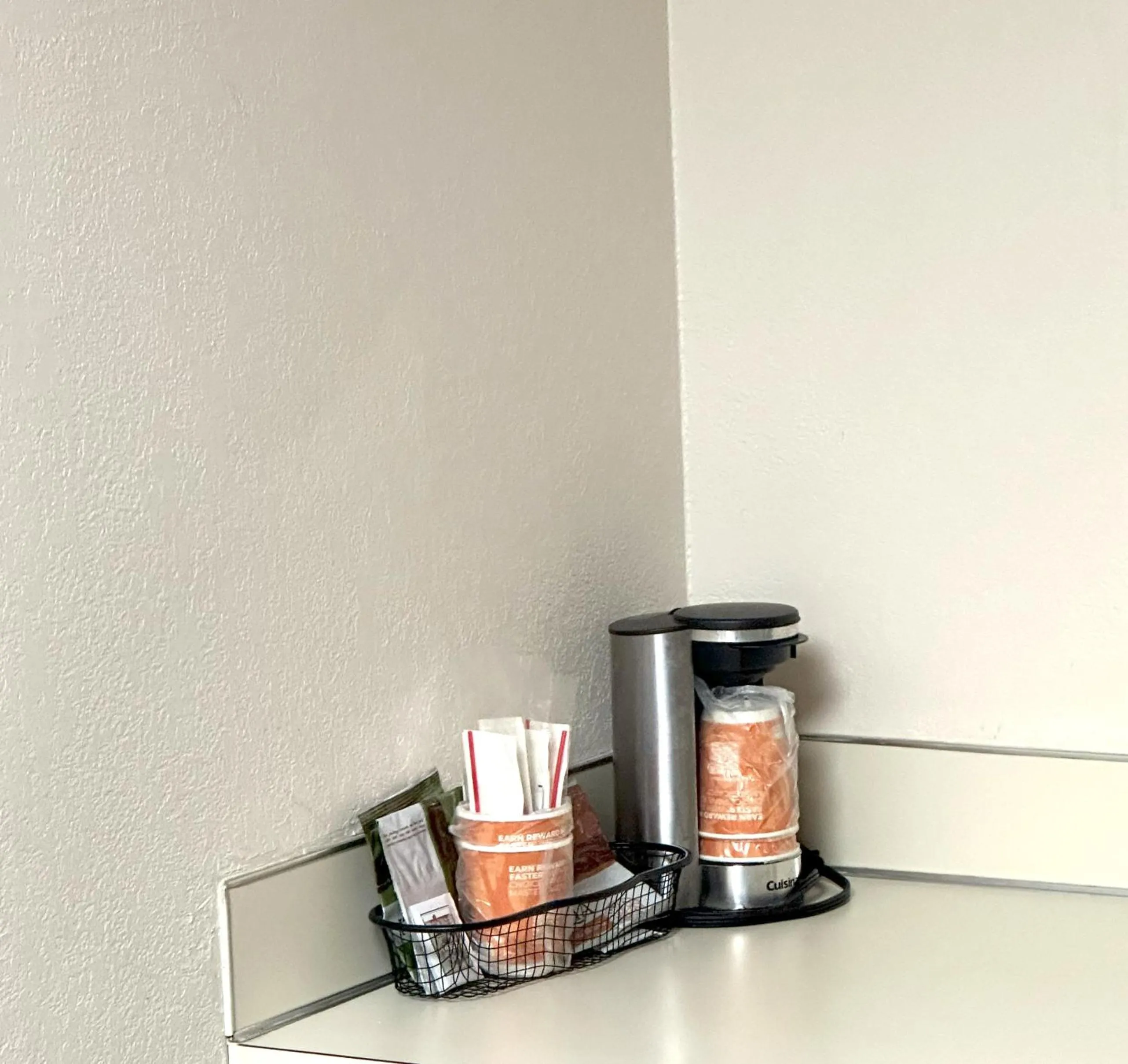 Coffee/tea facilities in Sunflower Inn & Suites