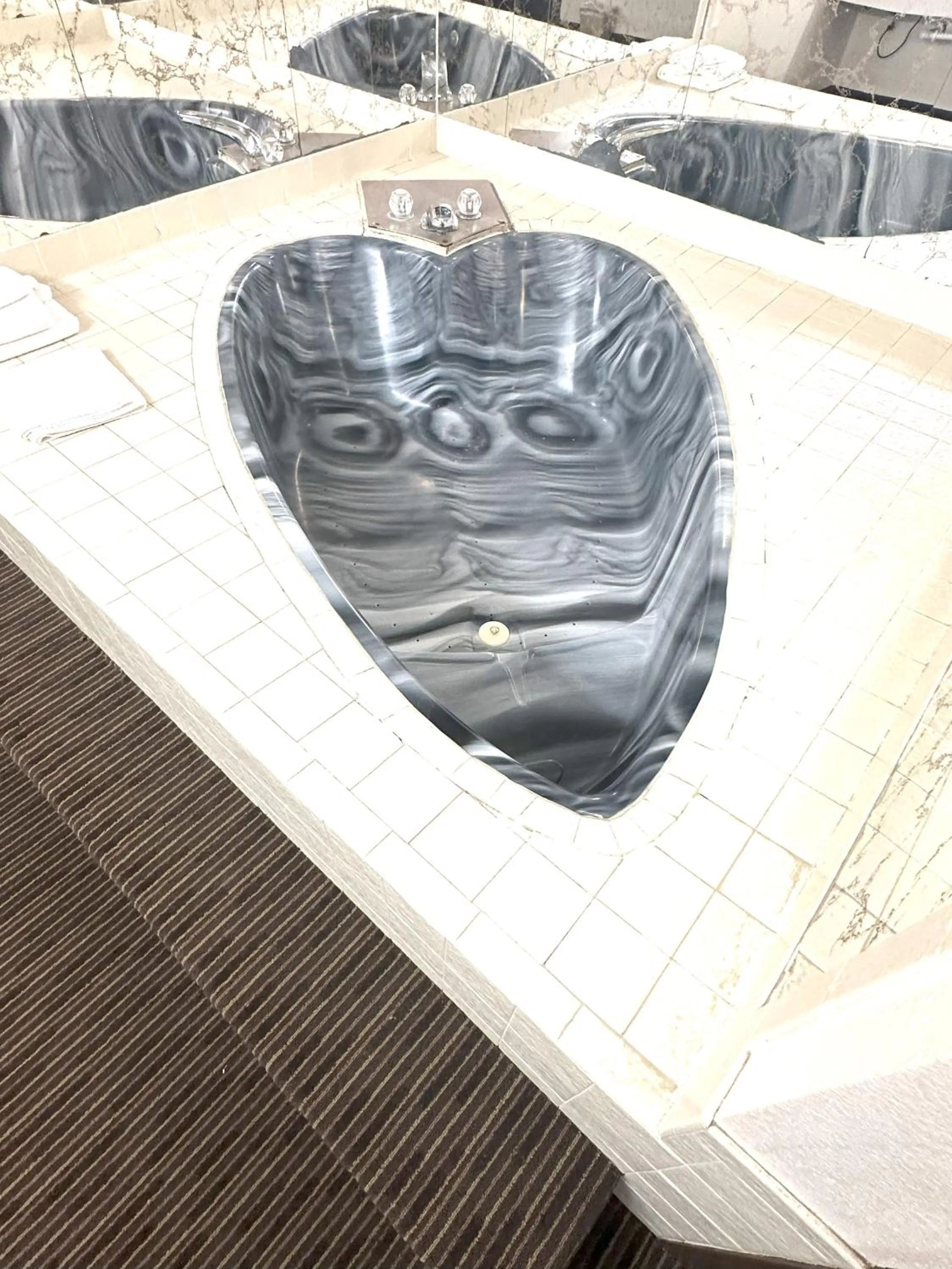 Hot Tub in Sunflower Inn & Suites