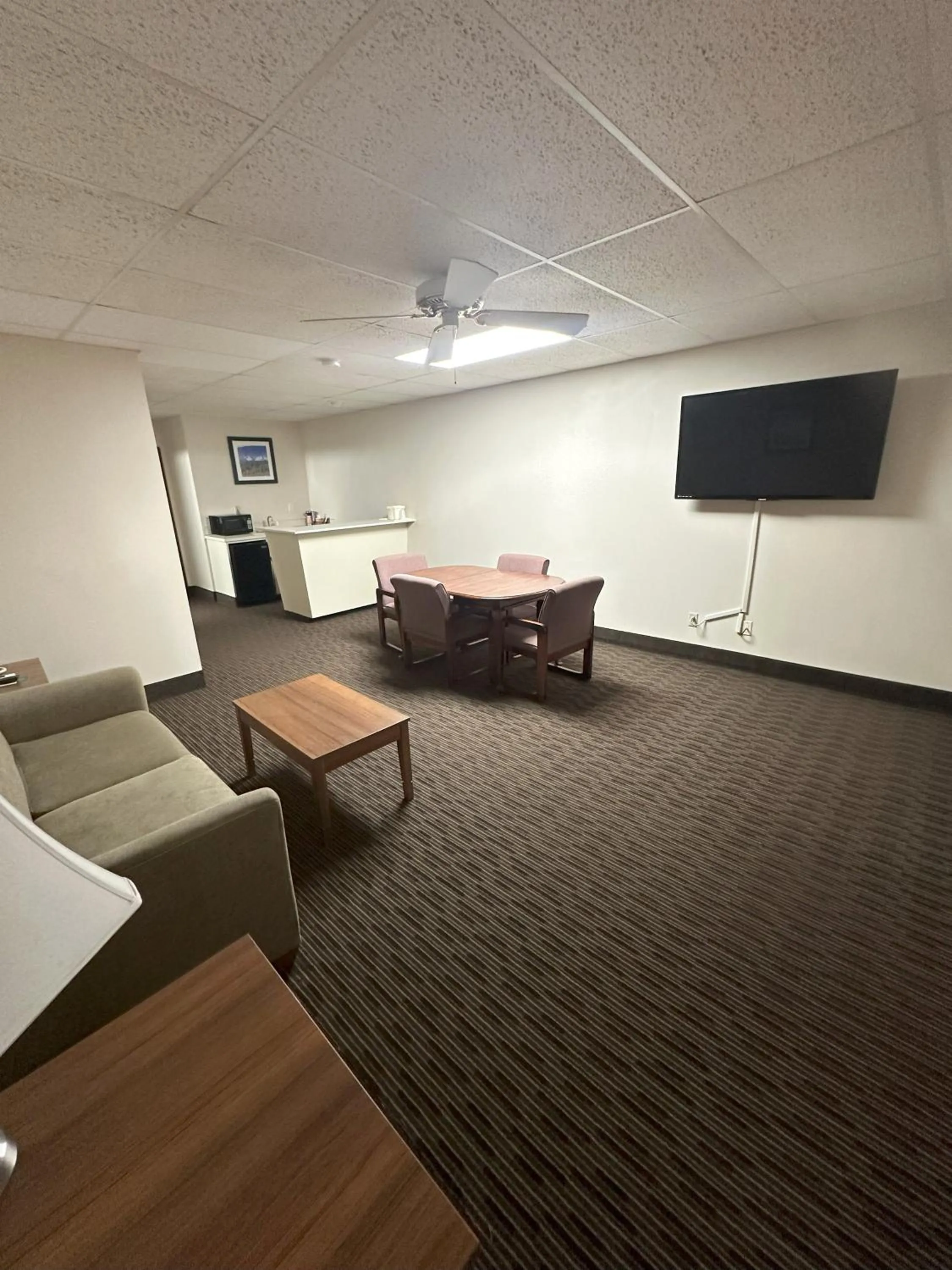 Living room in Sunflower Inn & Suites