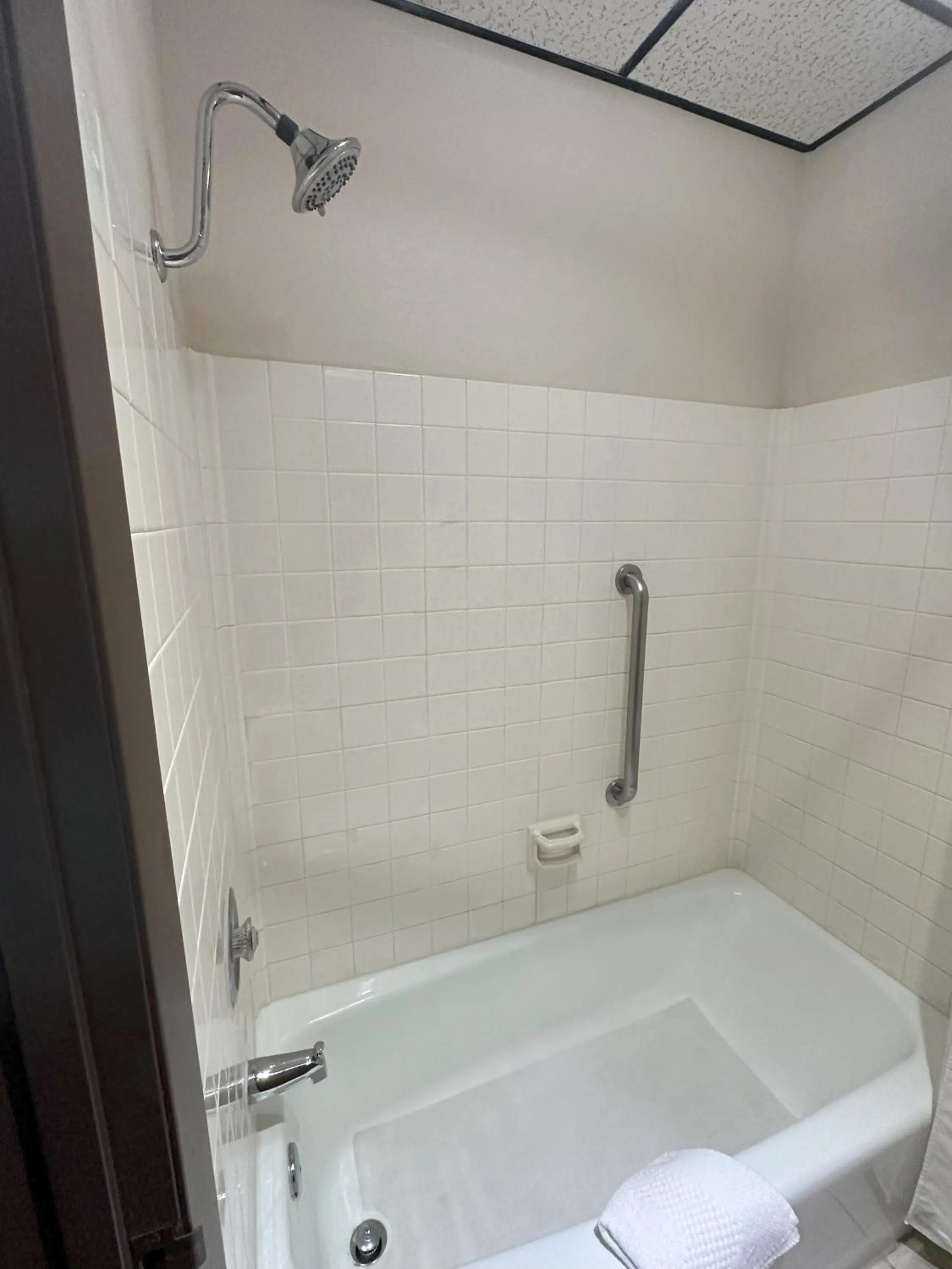 Shower in Sunflower Inn & Suites