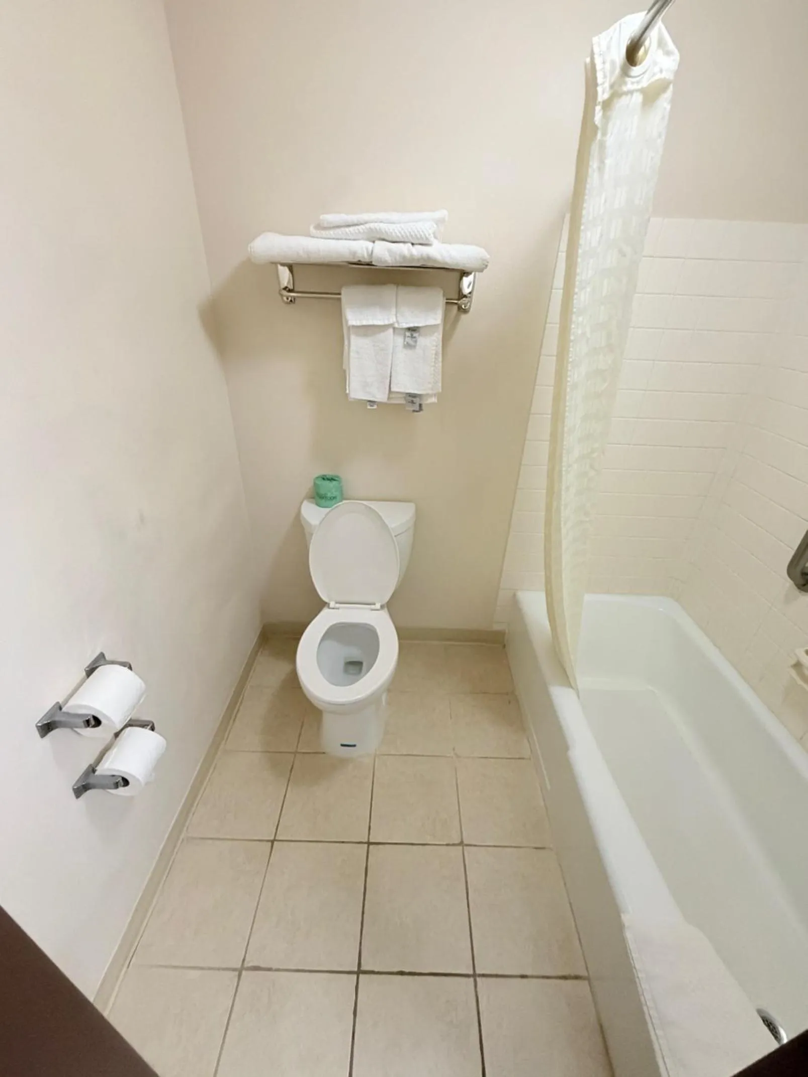 Shower in Sunflower Inn & Suites