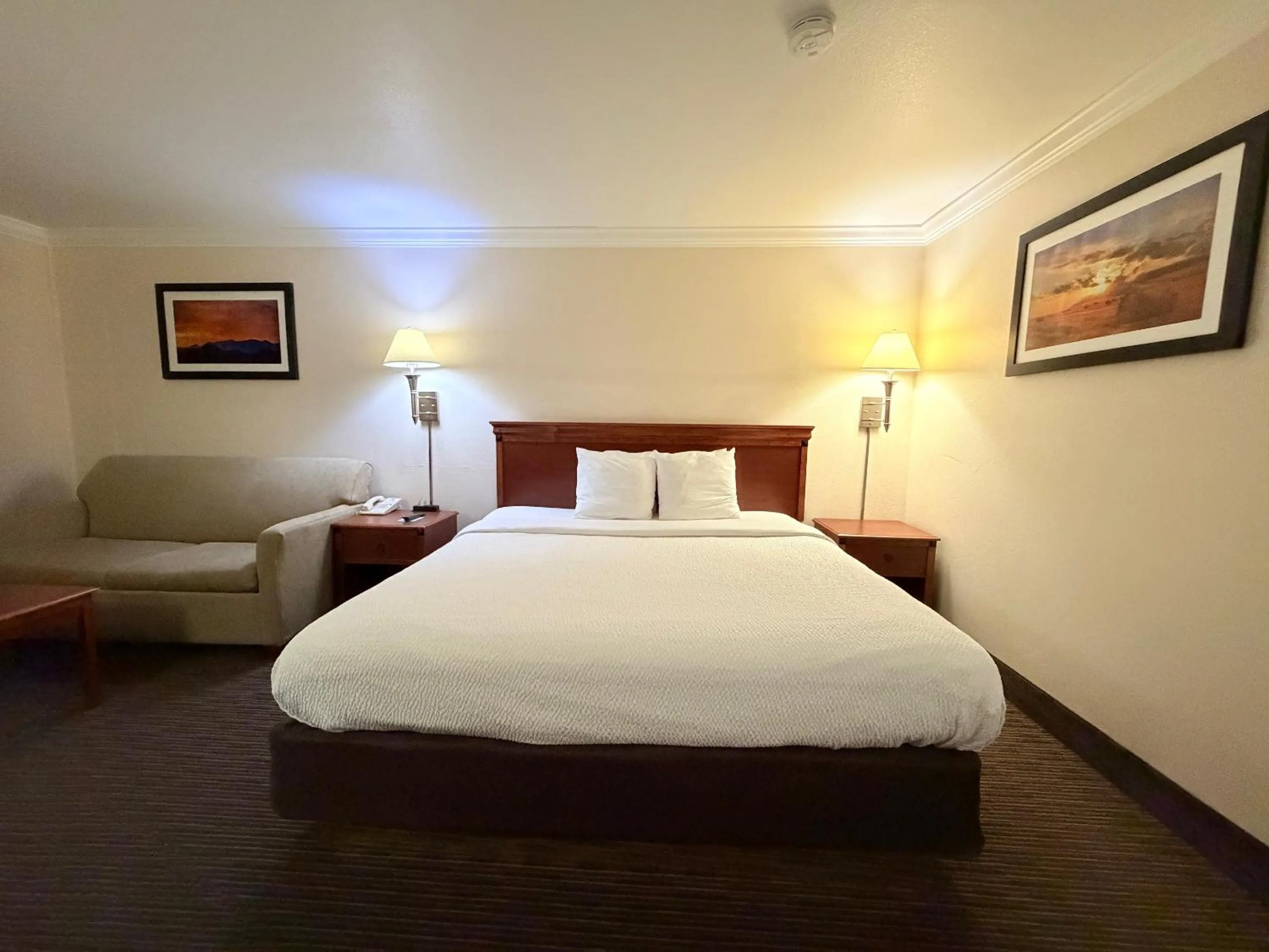 Sunflower Inn & Suites