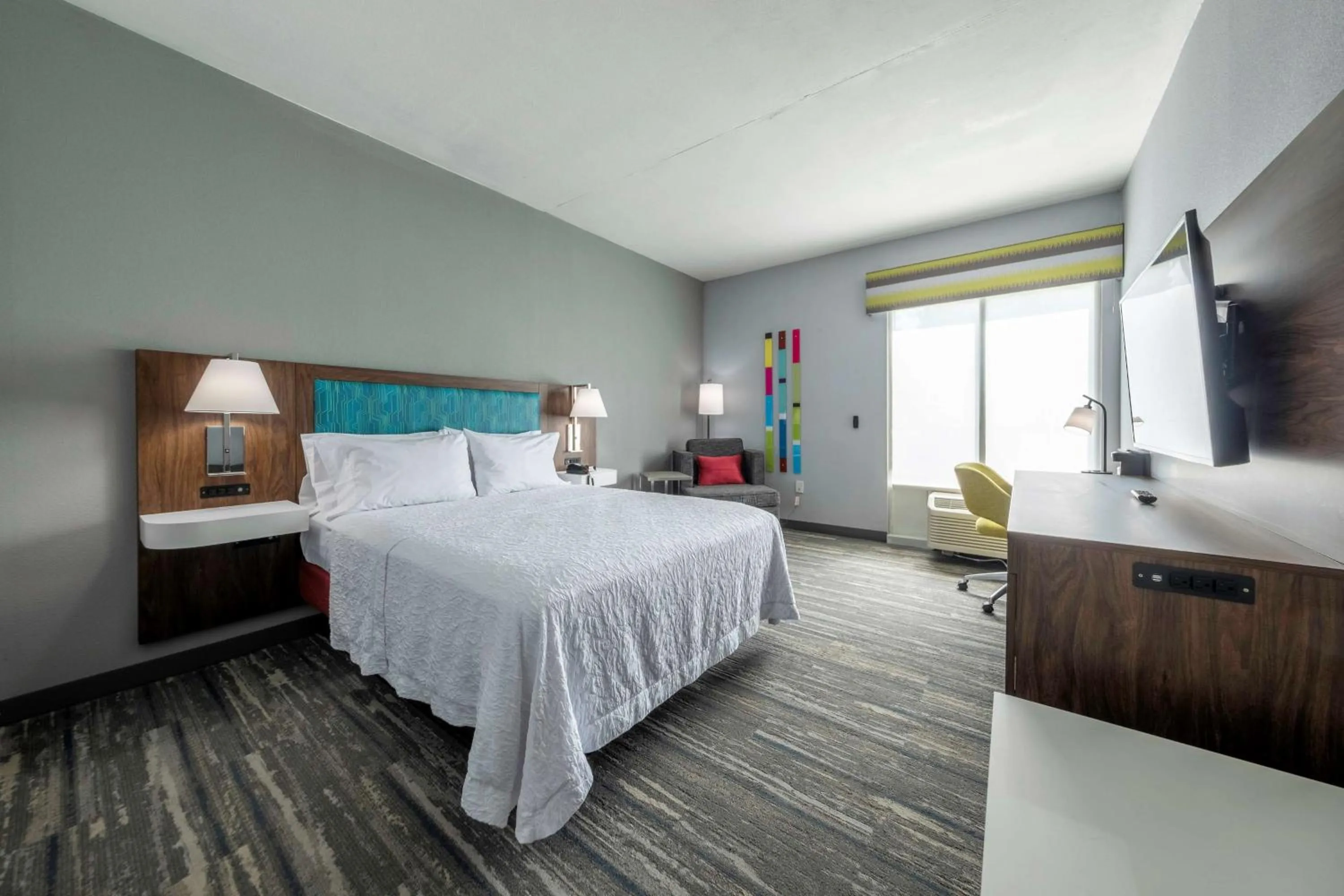 Bedroom, Bed in Hampton Inn Swedesboro Philadelphia