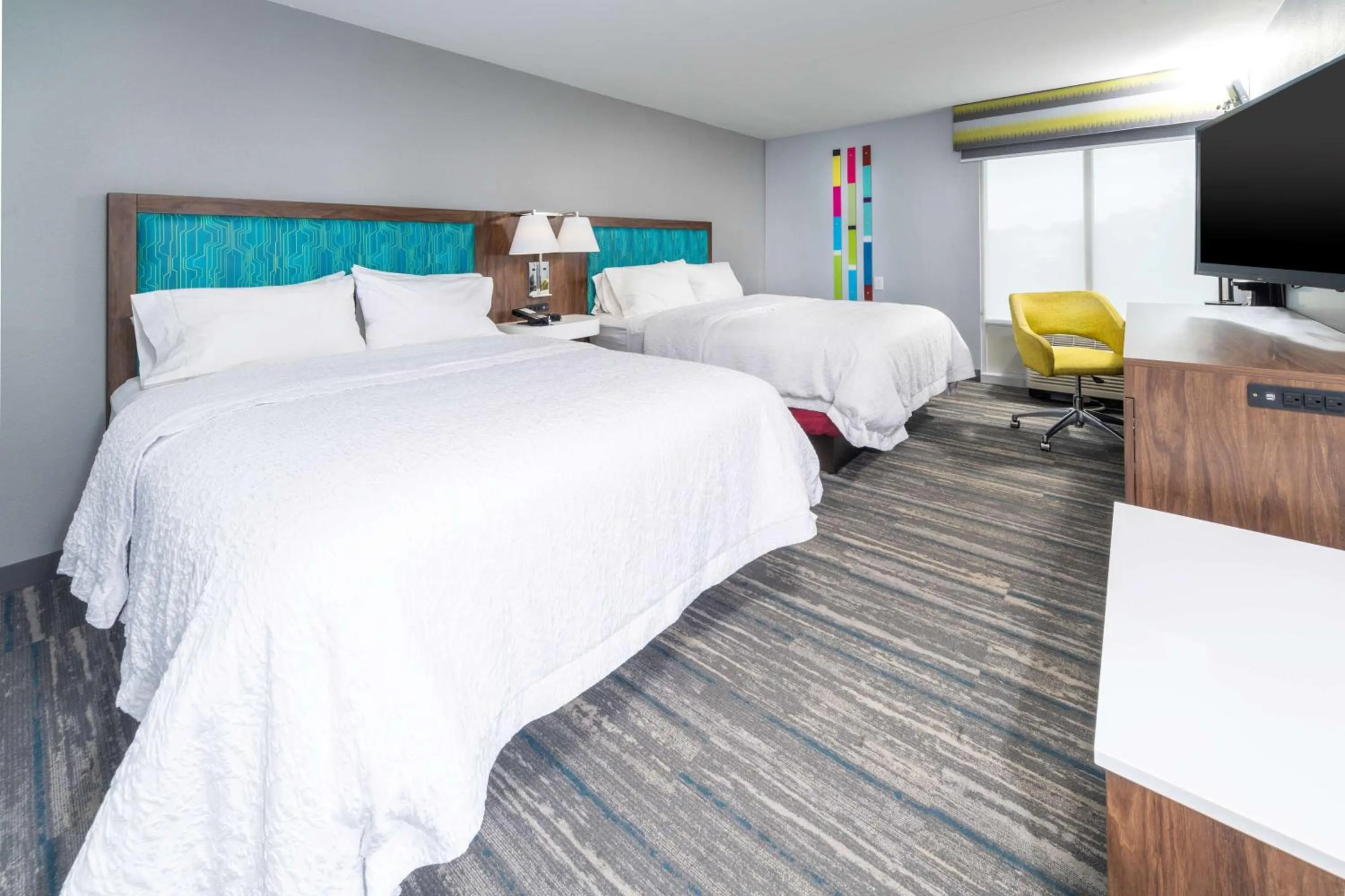 Bedroom, Bed in Hampton Inn Swedesboro Philadelphia