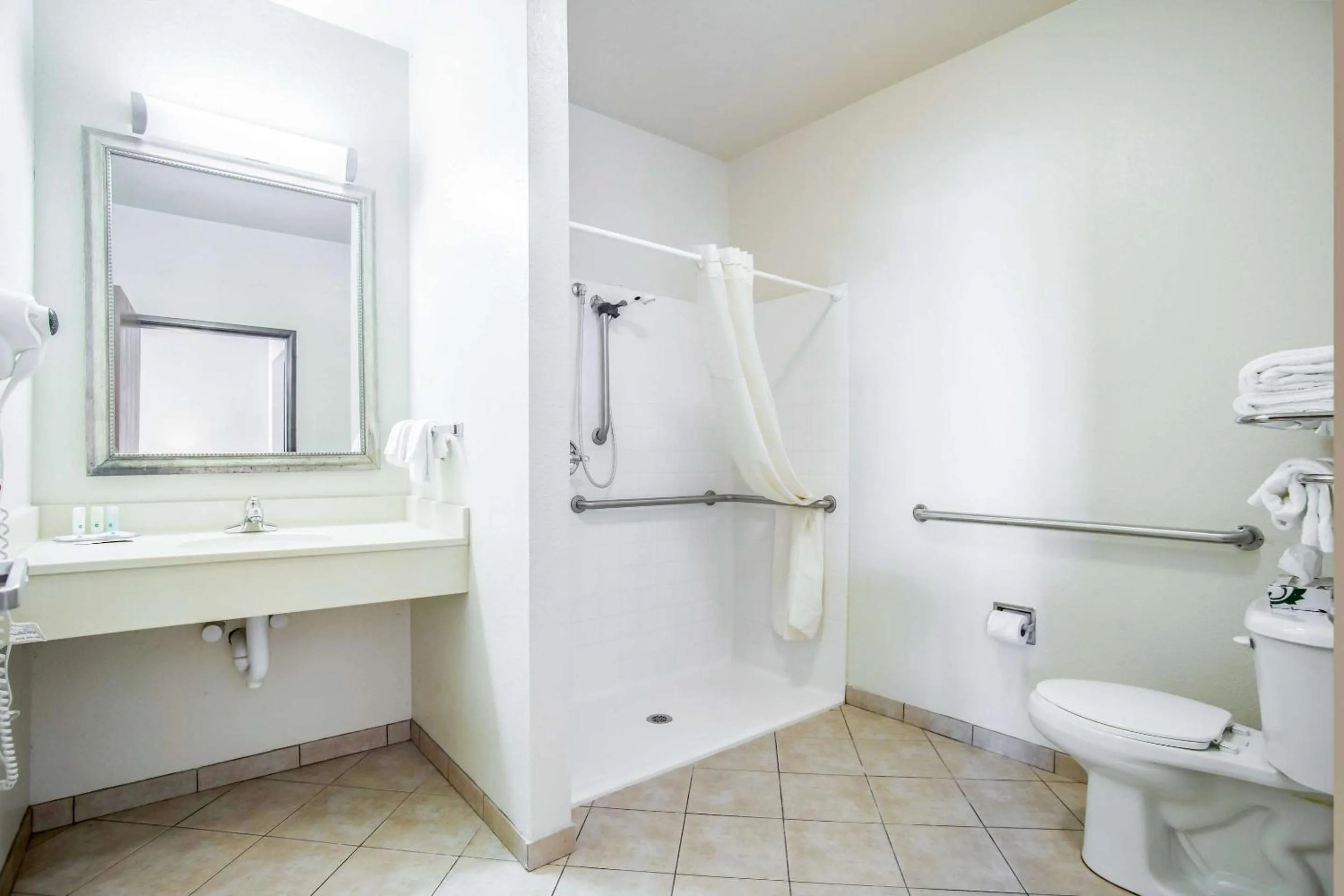 Bedroom in Quality Inn Parsons North