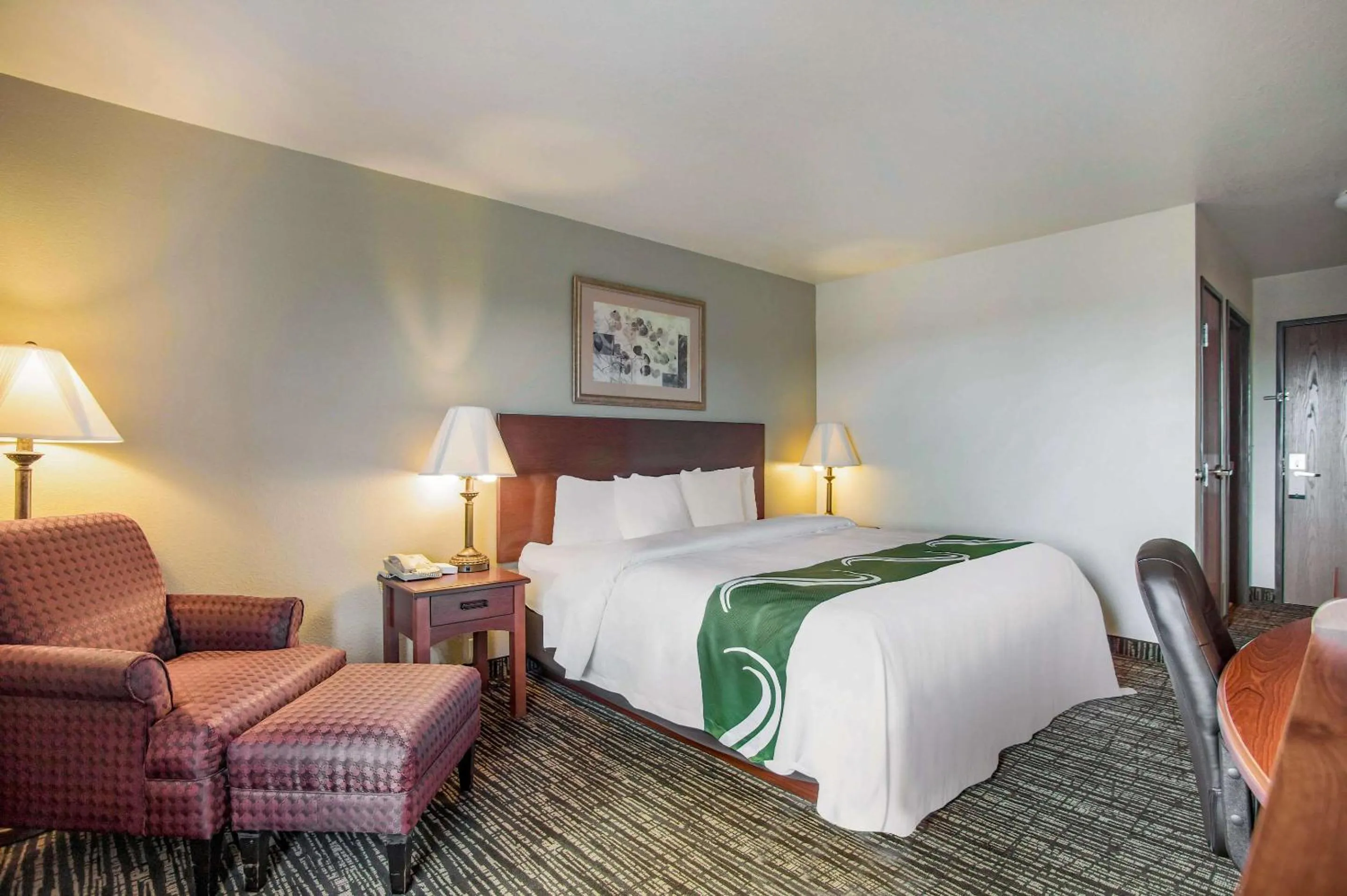 Bedroom, Bed in Quality Inn Parsons North