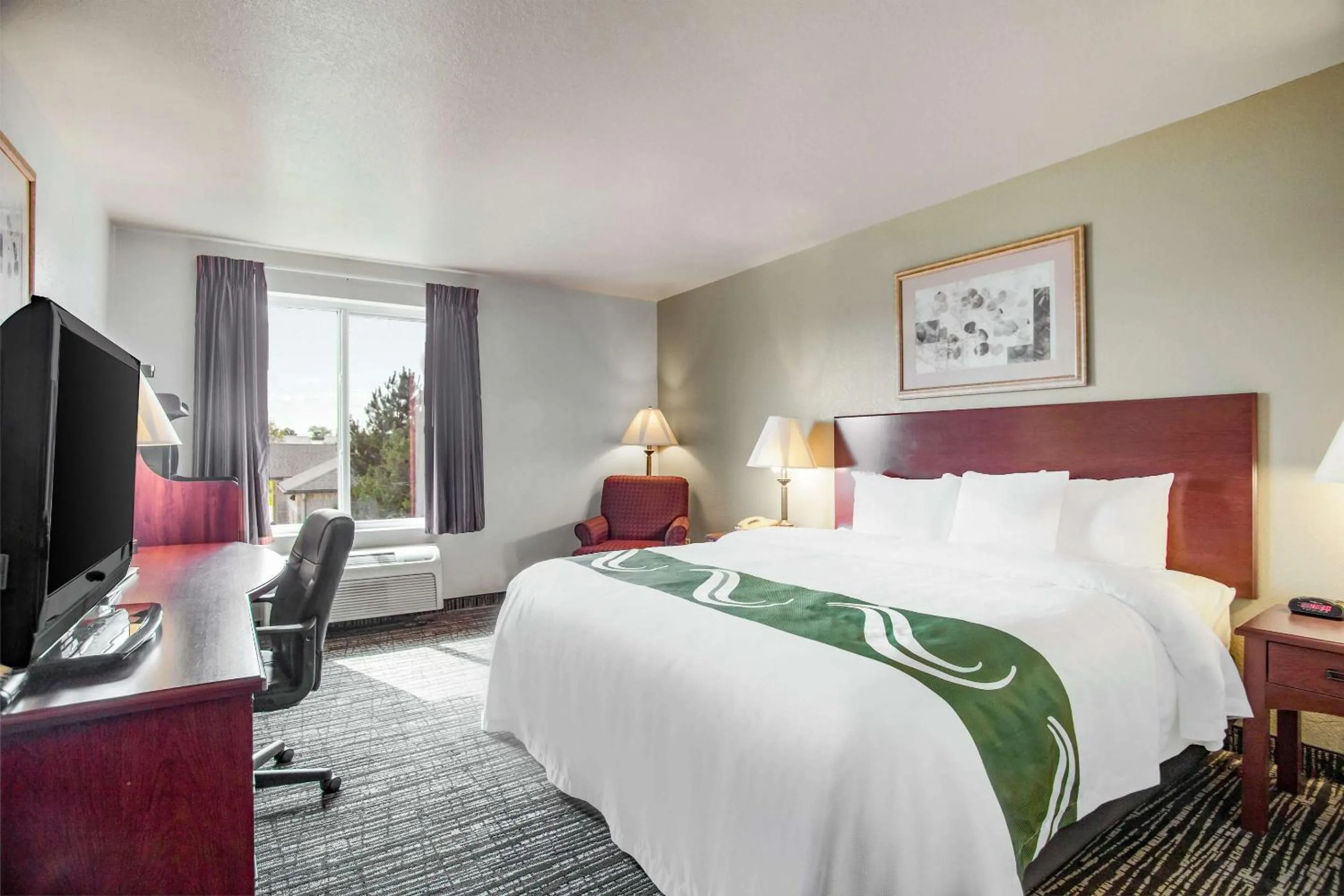 Bedroom, Bed in Quality Inn Parsons North