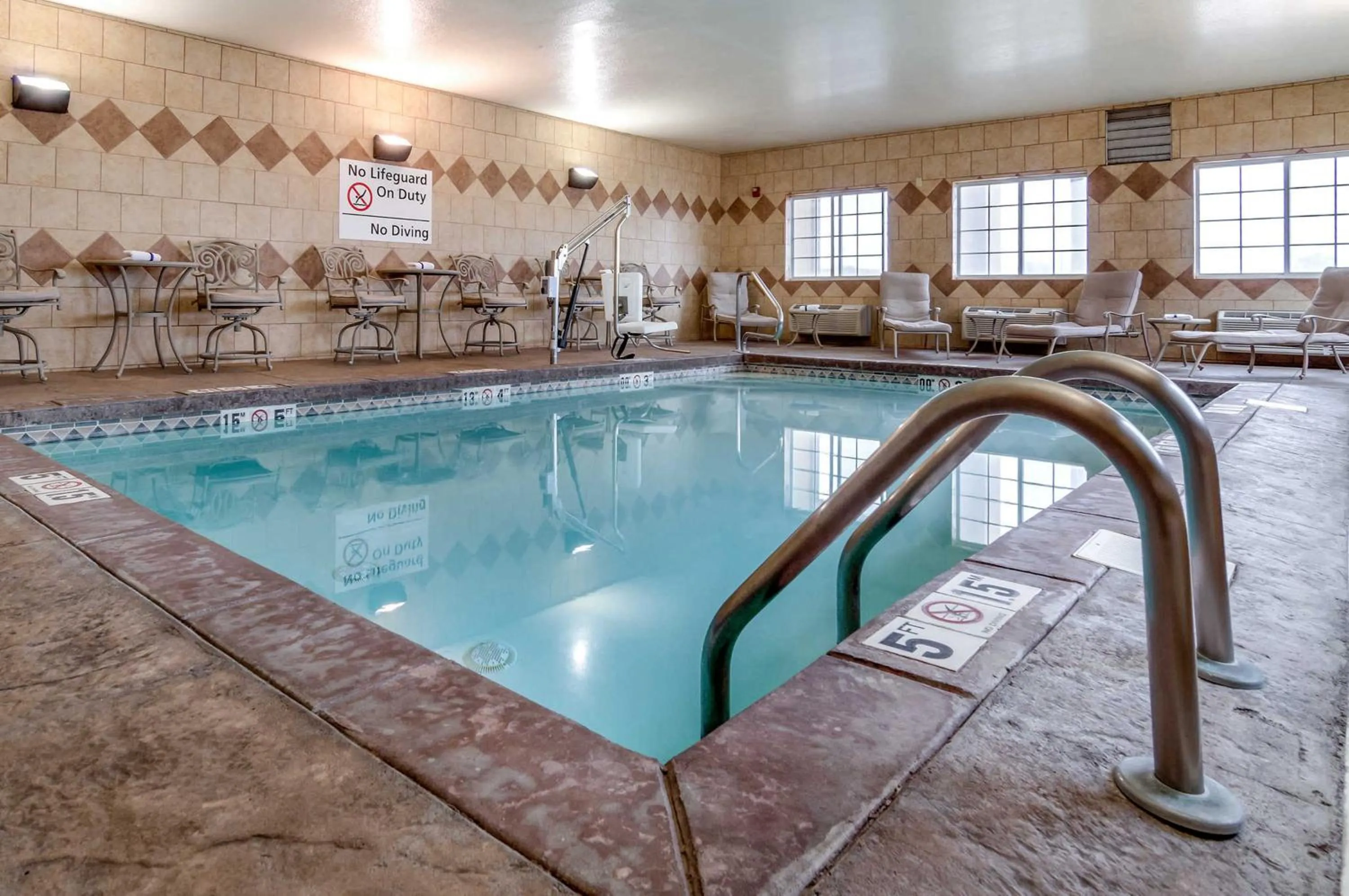 Swimming pool in Super 8 by Wyndham Great Bend