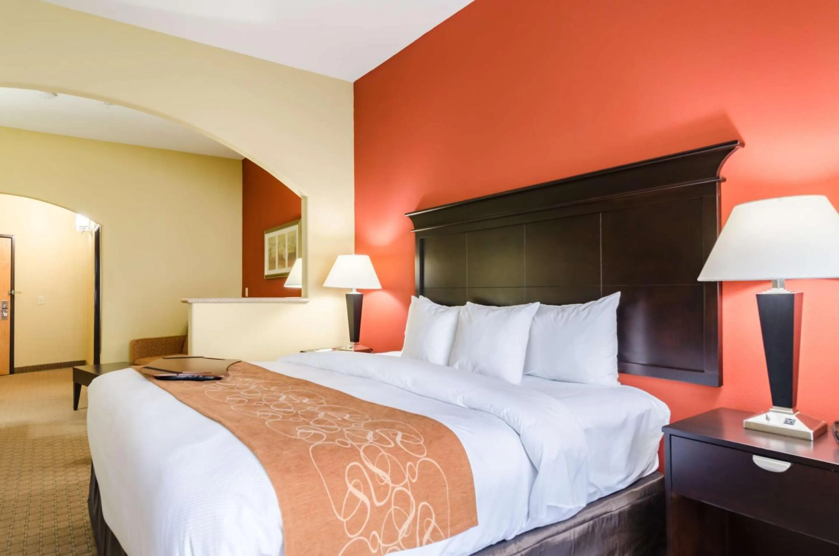 Bedroom, Bed in Comfort Suites Salina South