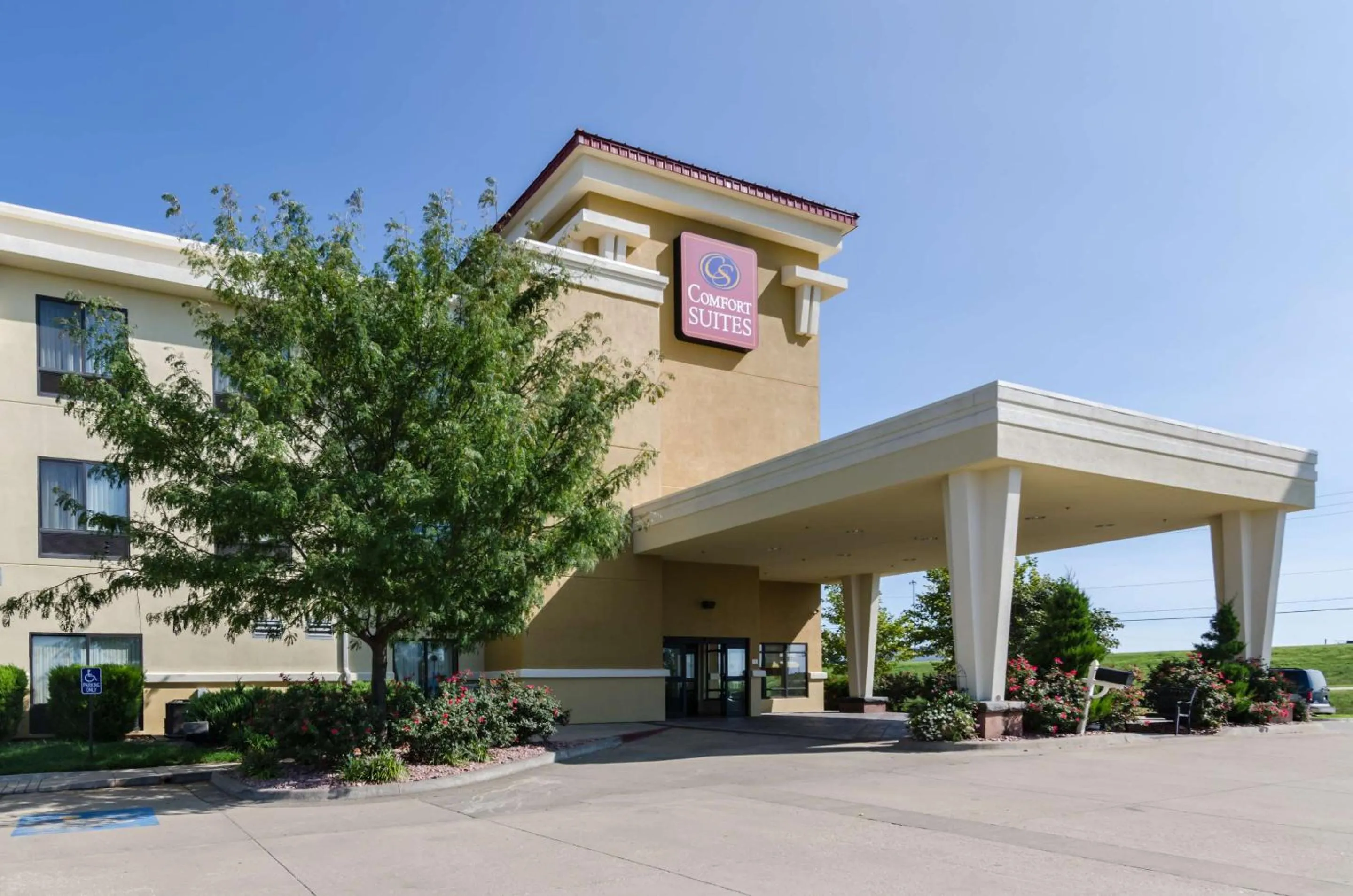 Property building in Comfort Suites Salina South
