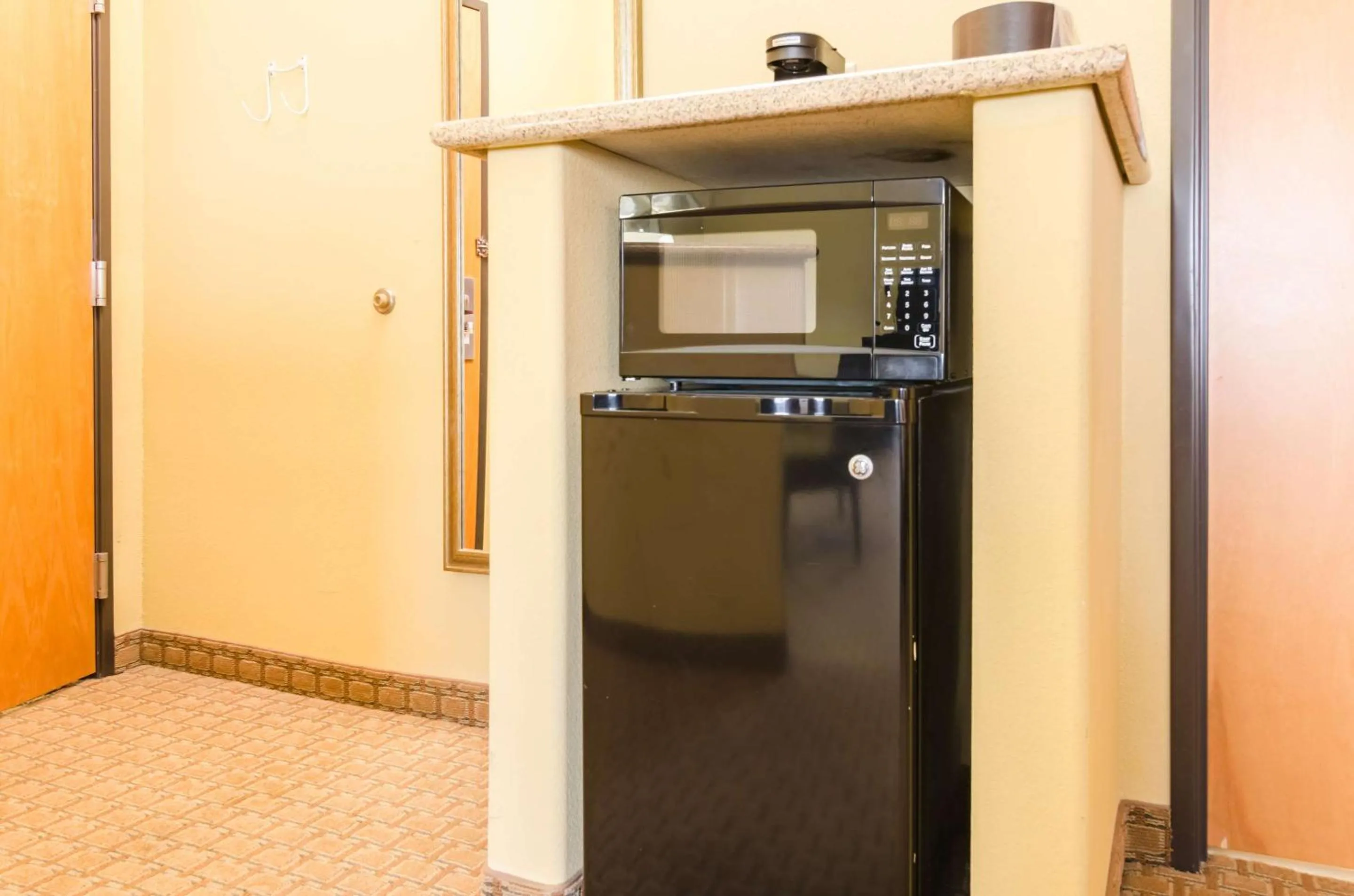 Bedroom in Comfort Suites Salina South