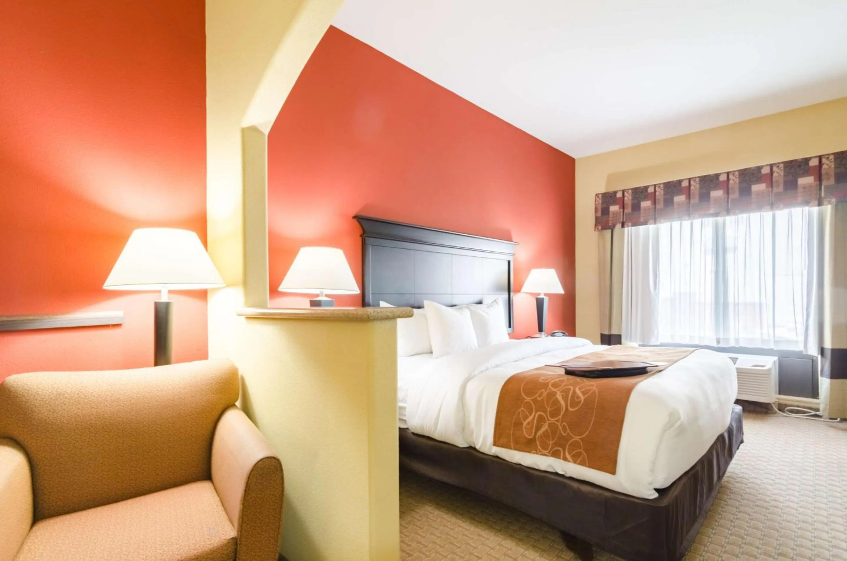 Bedroom, Bed in Comfort Suites Salina South