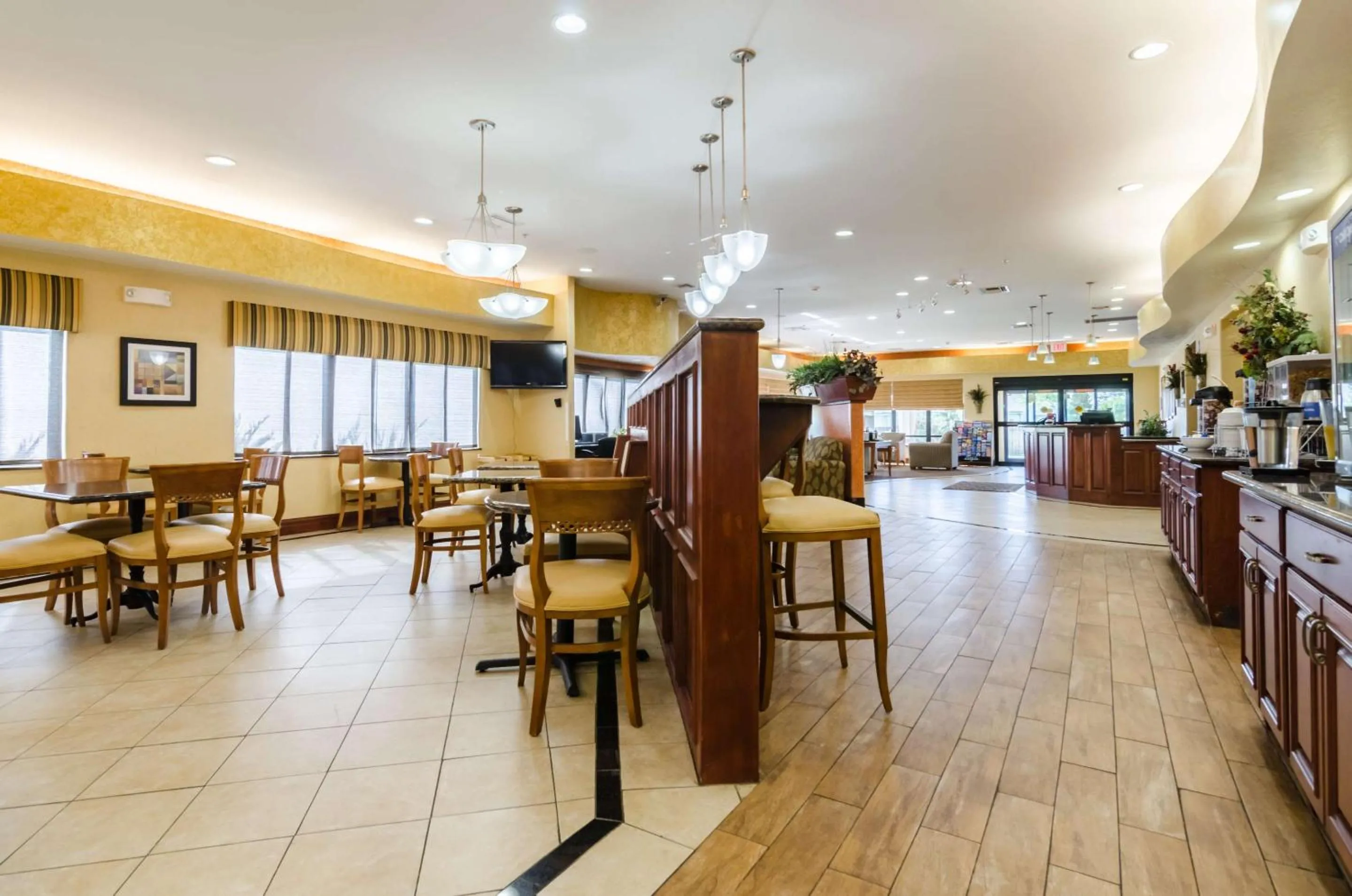 Breakfast in Comfort Suites Salina South