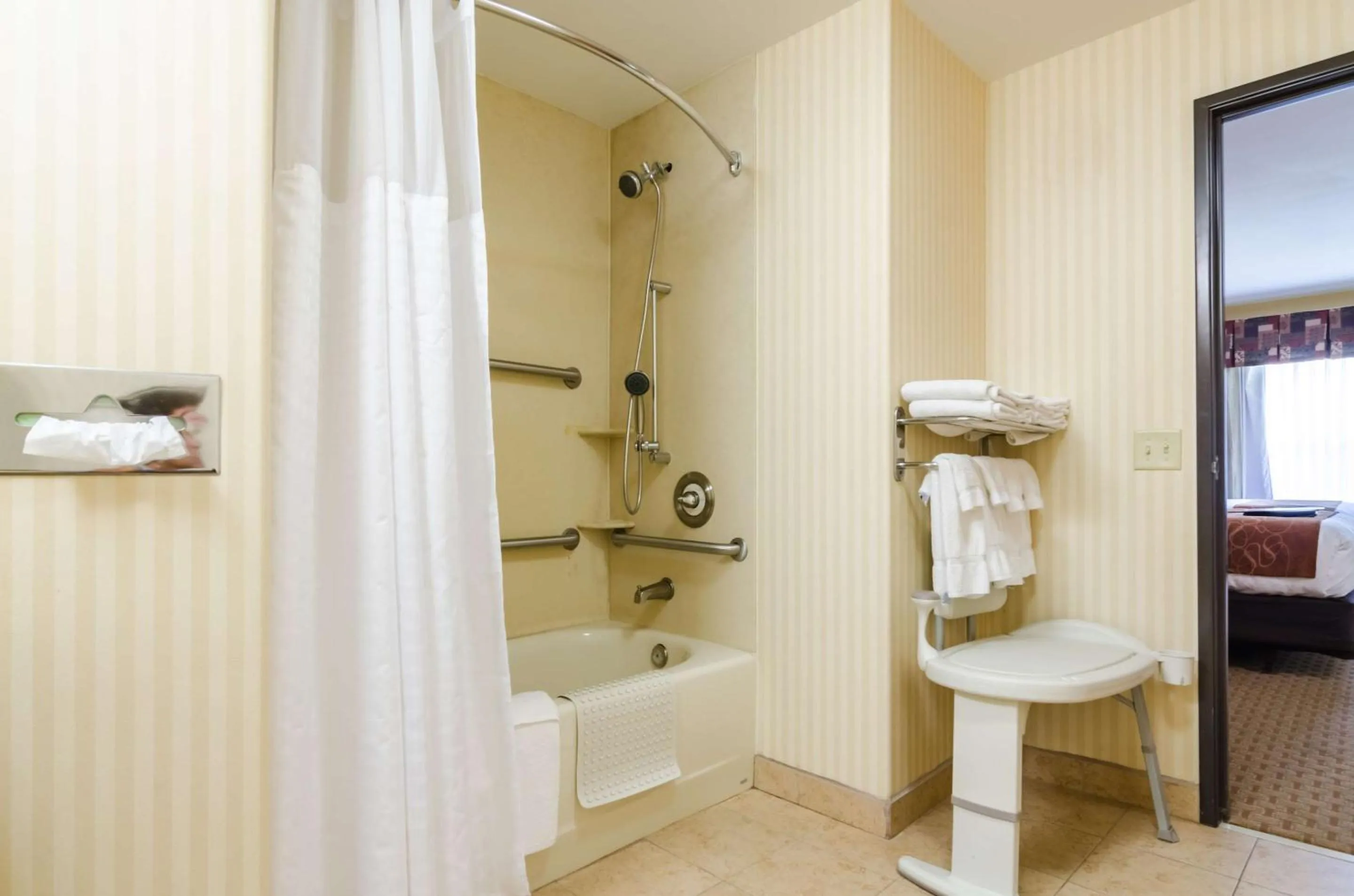 Bedroom in Comfort Suites Salina South