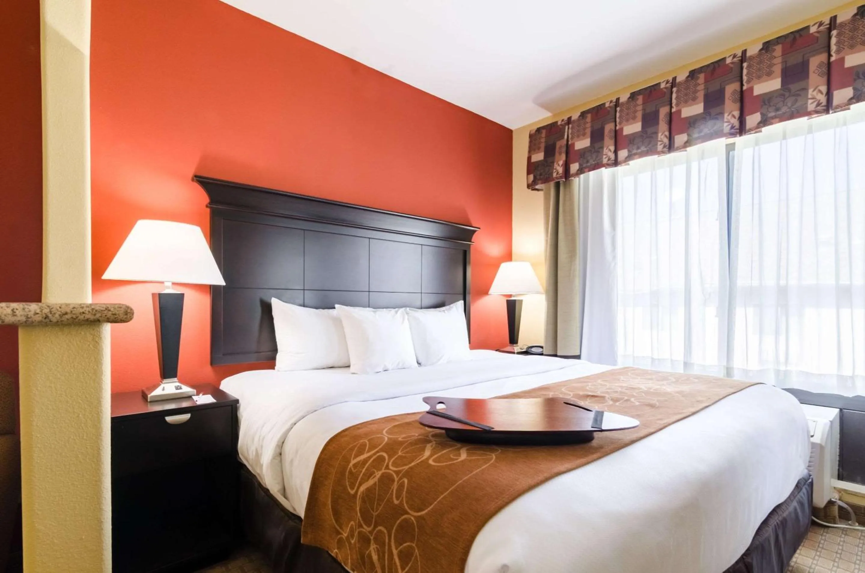 Photo of the whole room, Bed in Comfort Suites Salina South