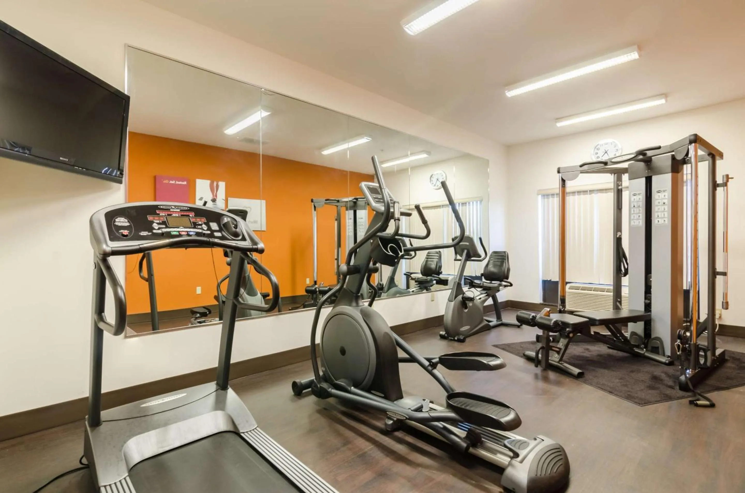 Fitness centre/facilities in Comfort Suites Salina South