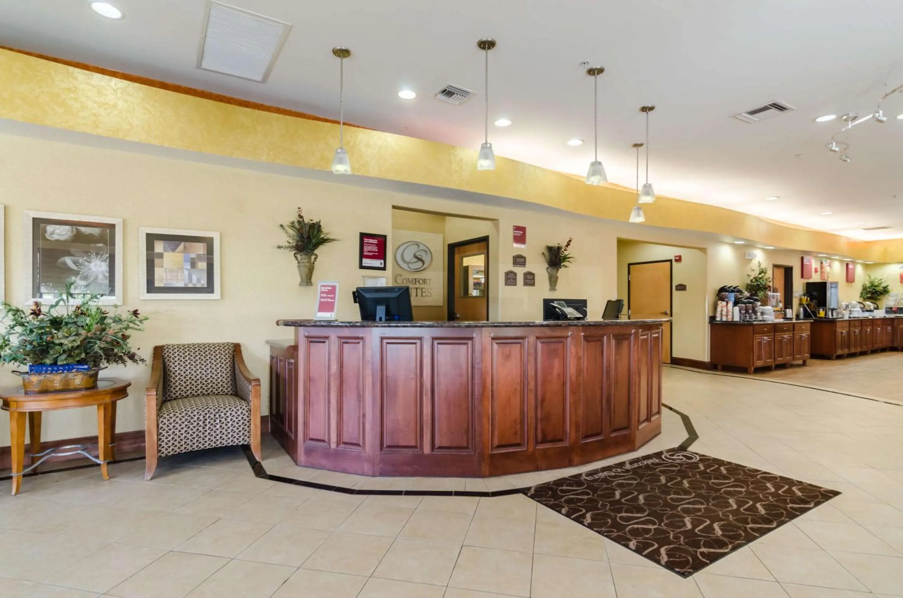 Lobby or reception in Comfort Suites Salina South