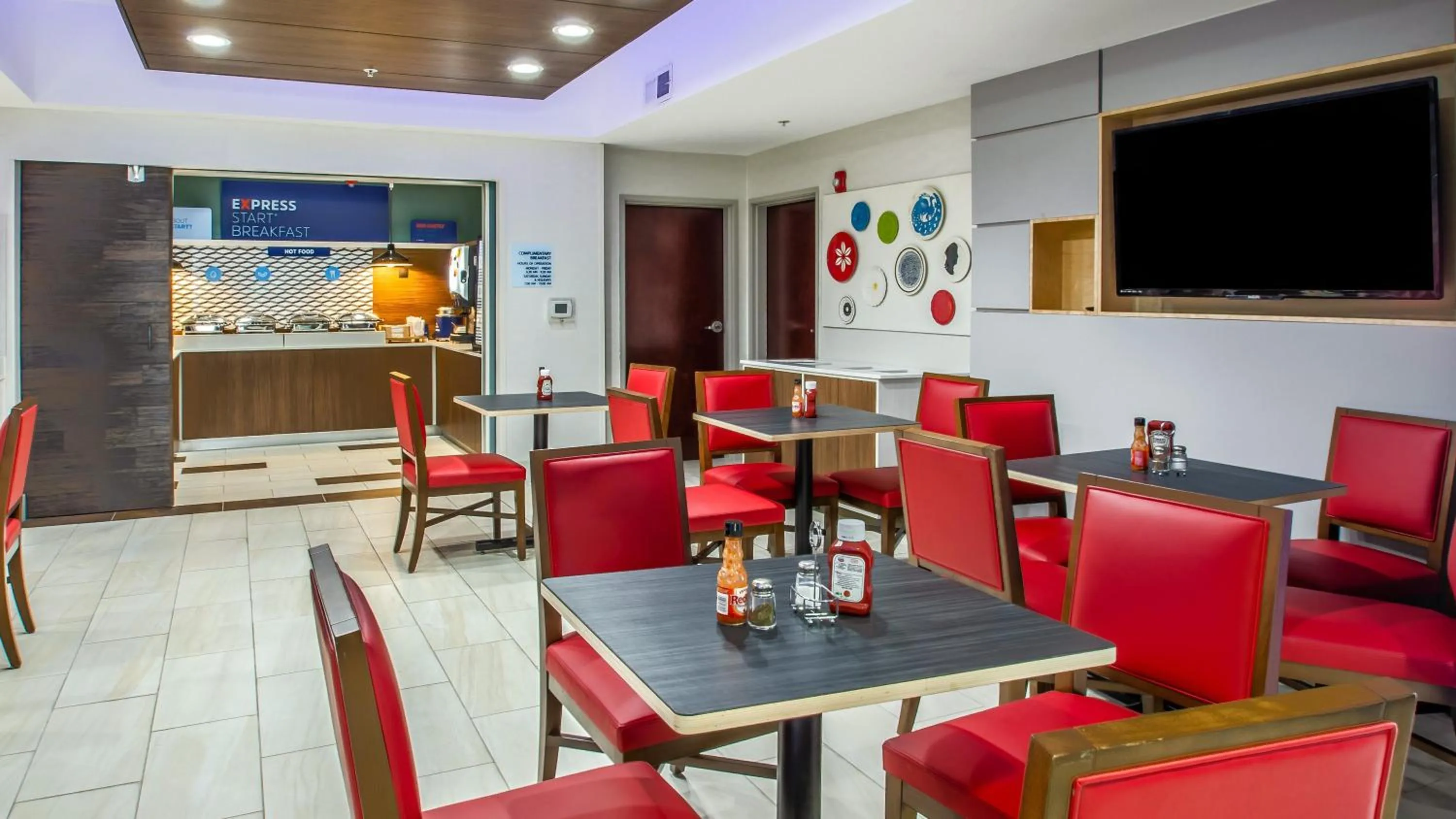 Breakfast in Holiday Inn Express & Suites - Olathe South by IHG