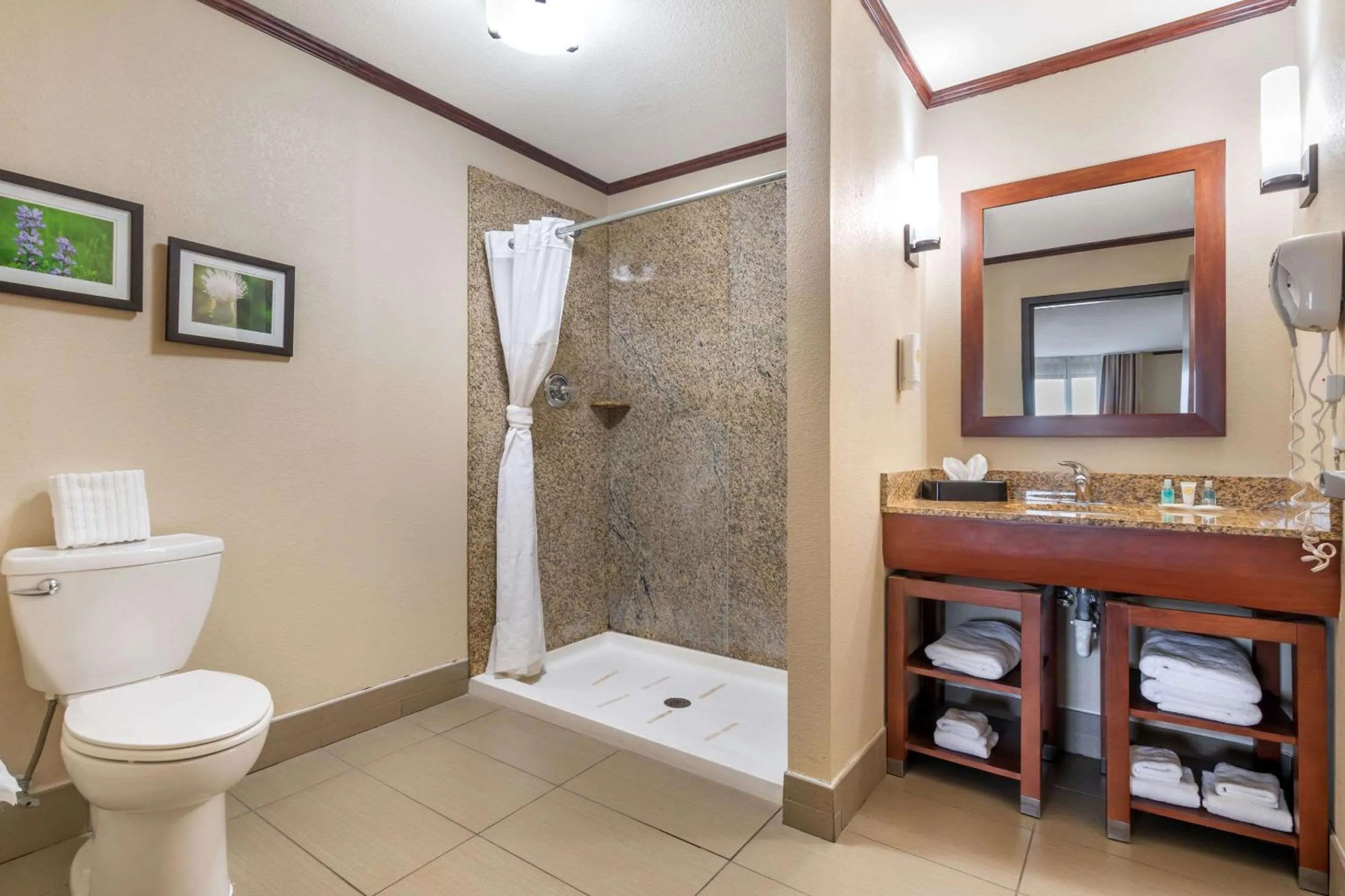 Bedroom in Comfort Suites Manhattan