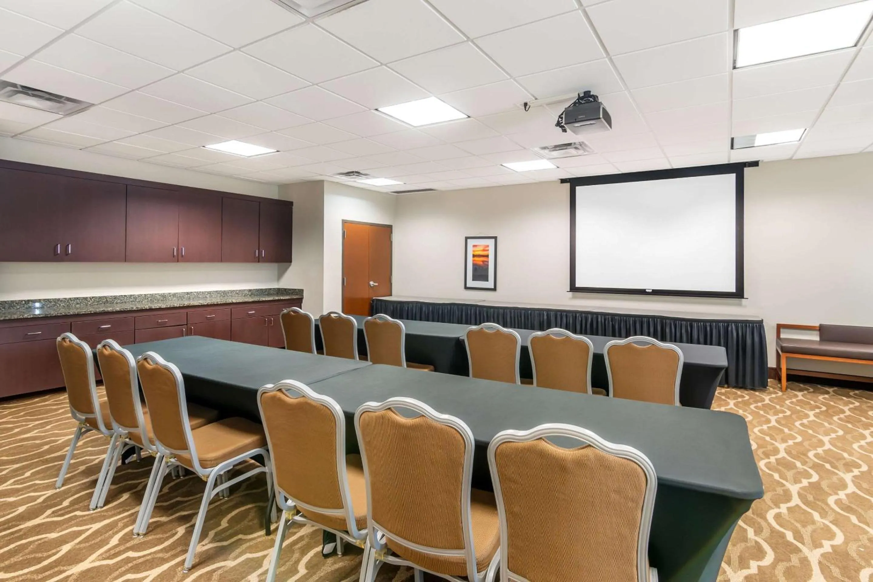 Meeting/conference room in Comfort Suites Manhattan
