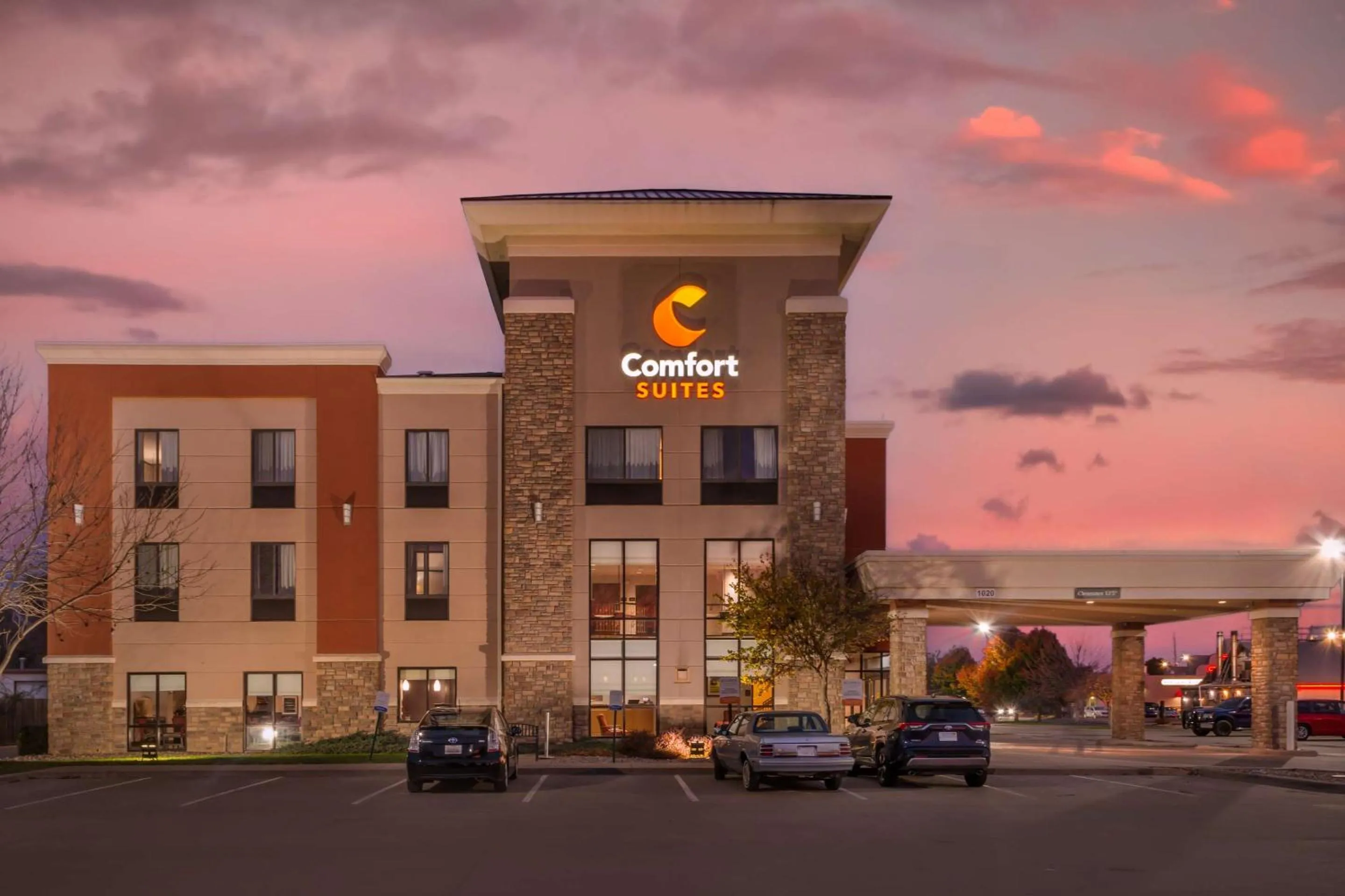 Property building in Comfort Suites Manhattan