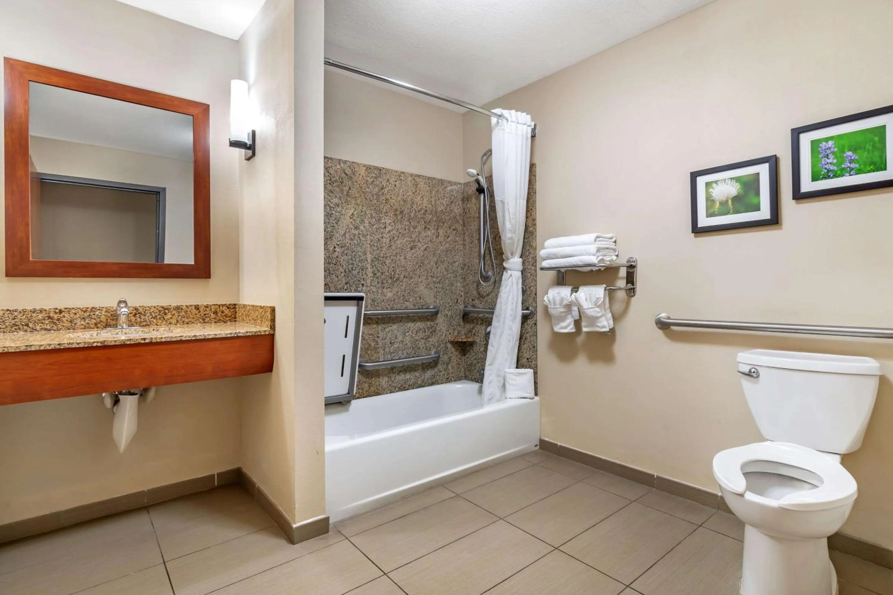 Bedroom in Comfort Suites Manhattan