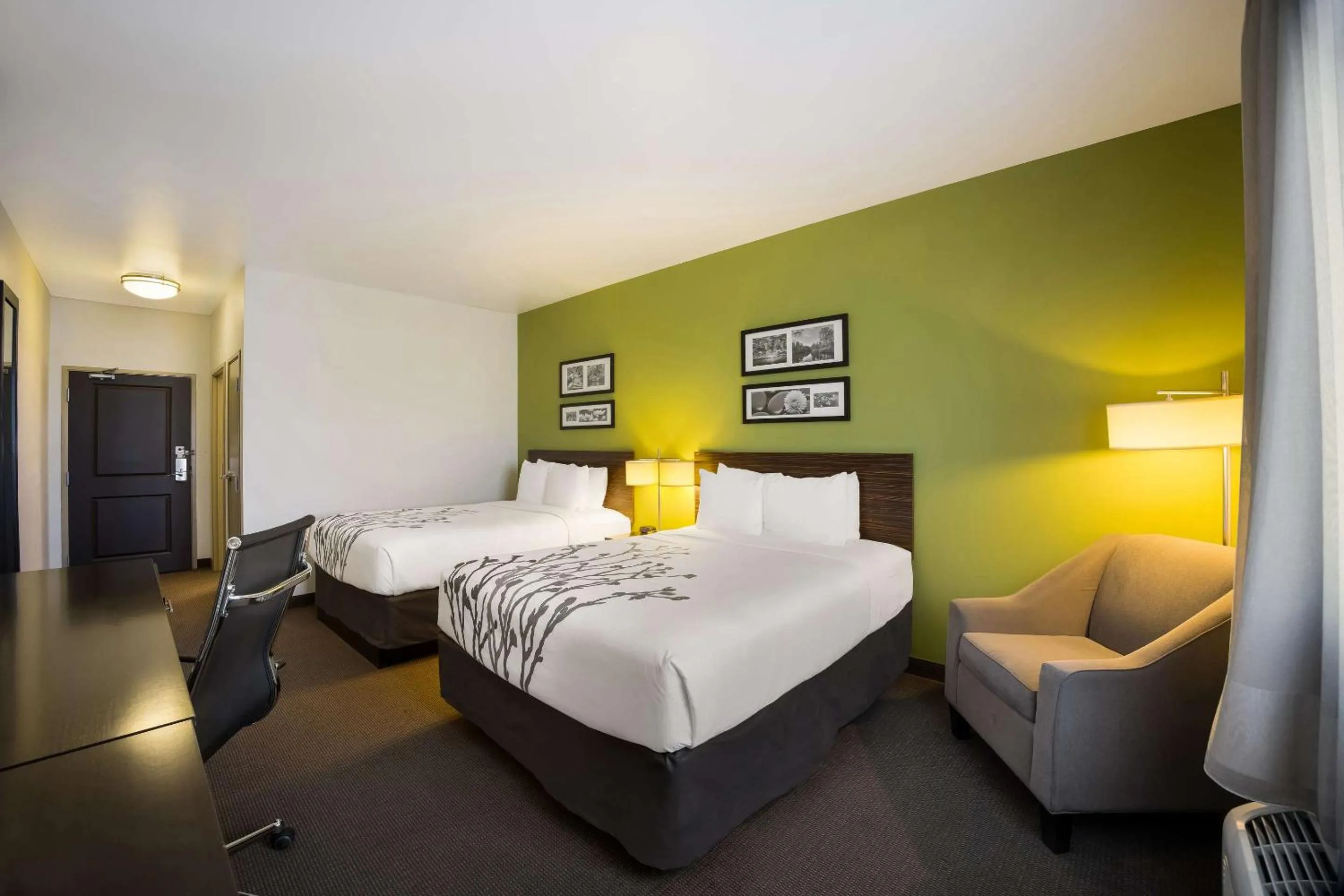 Bedroom, Bed in Sleep Inn & Suites Colby