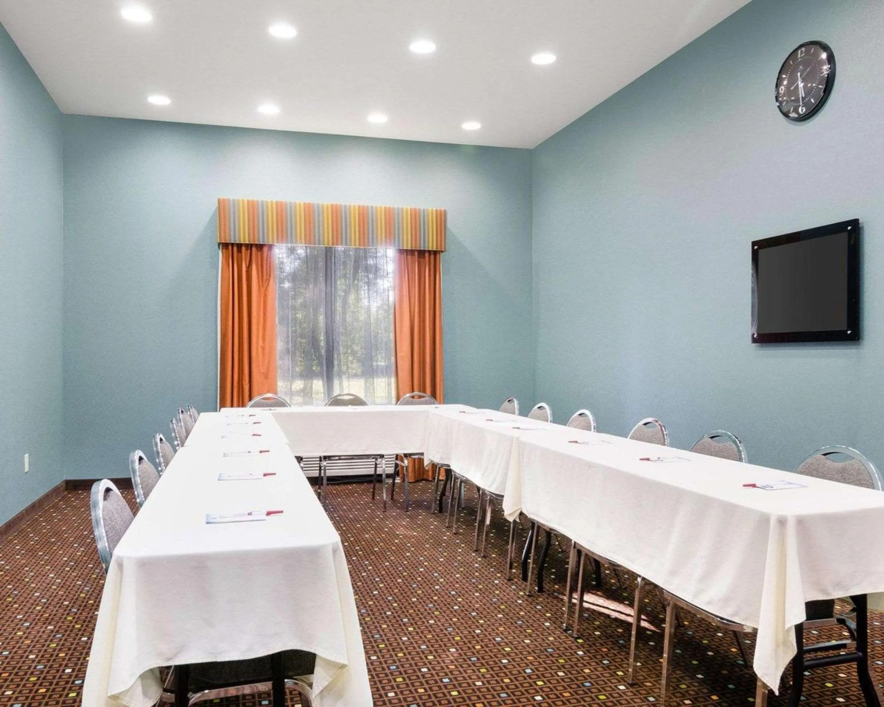 Meeting/conference room in Comfort Suites Topeka Northwest