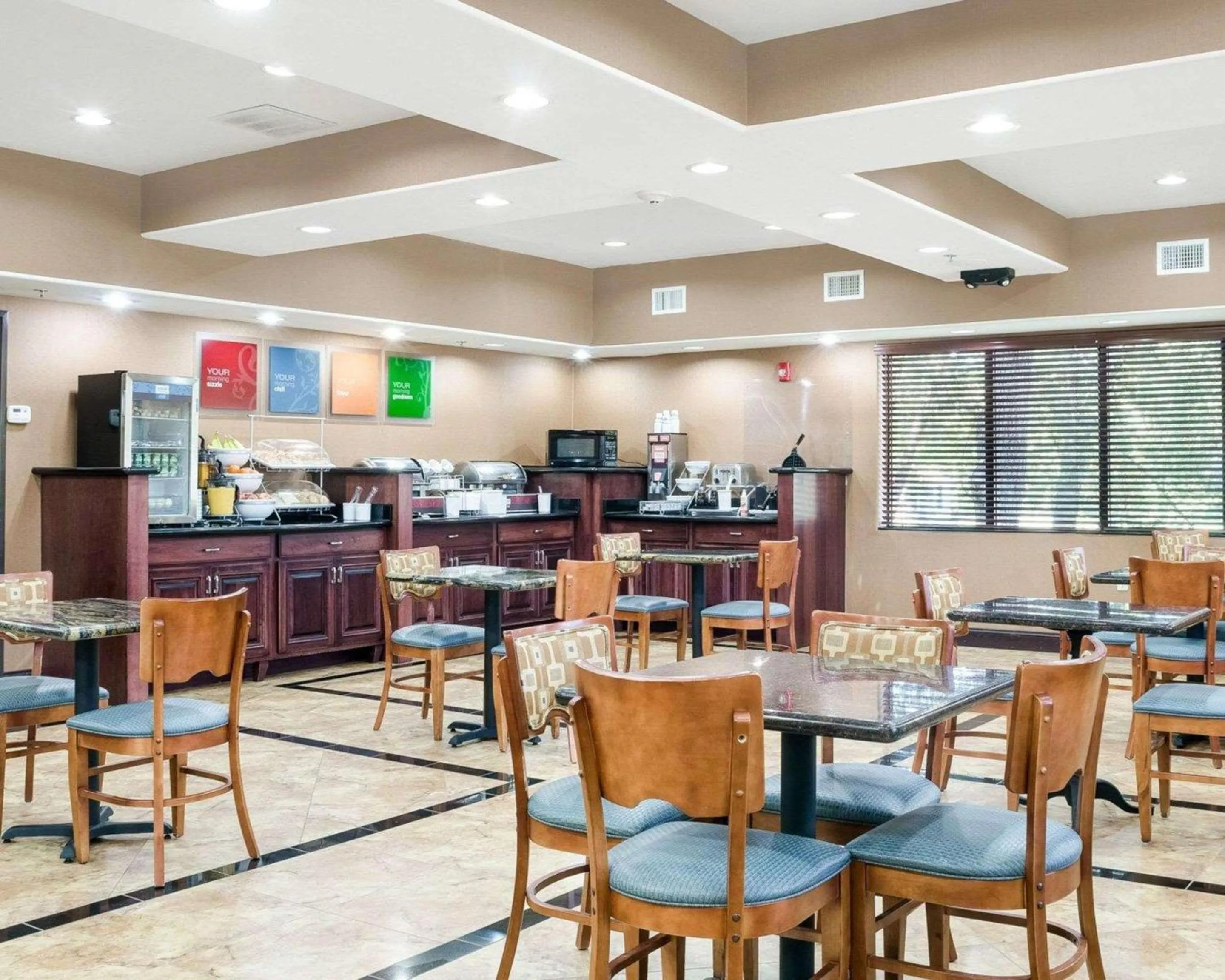 Breakfast in Comfort Suites Topeka Northwest