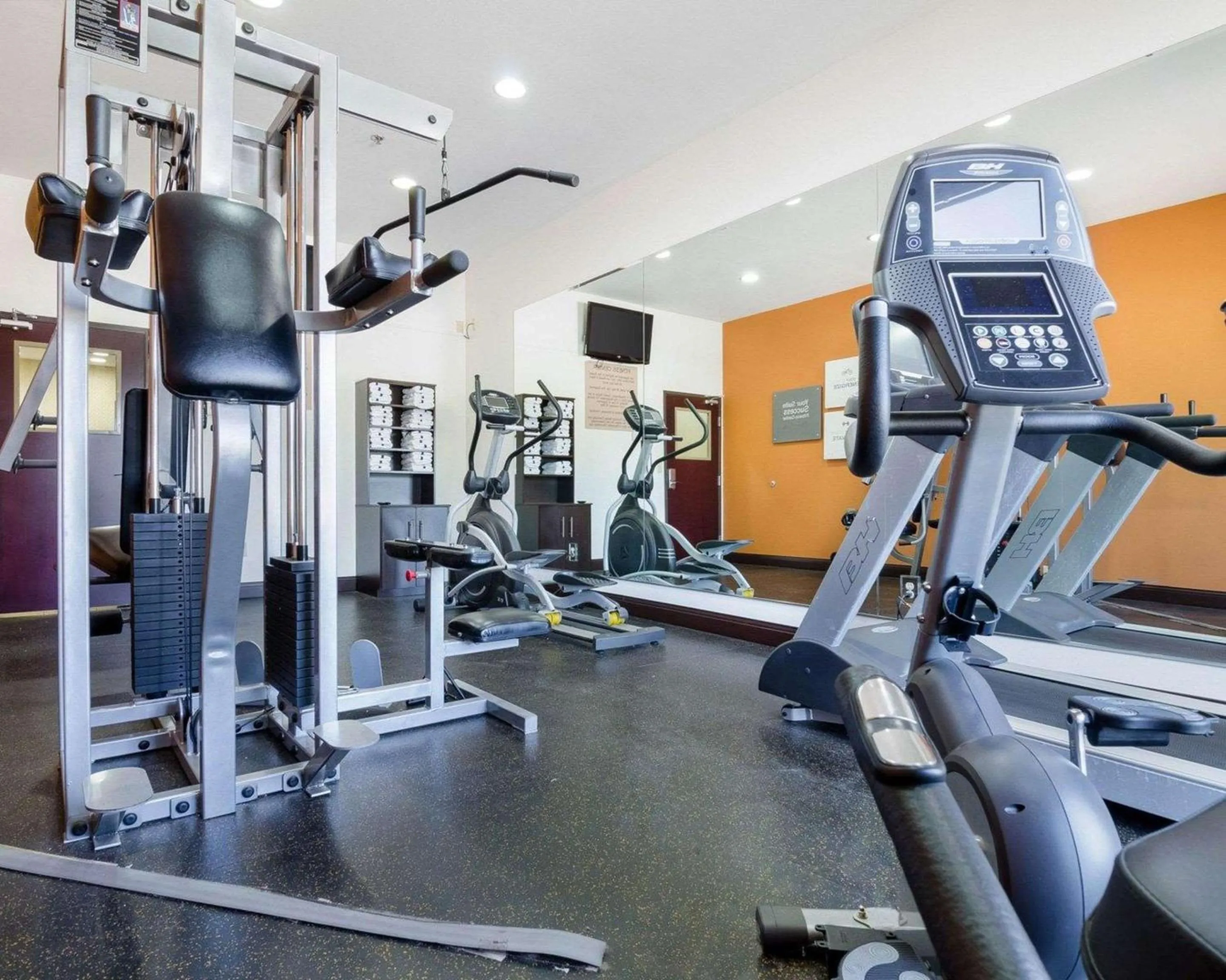 Fitness centre/facilities in Comfort Suites Topeka Northwest