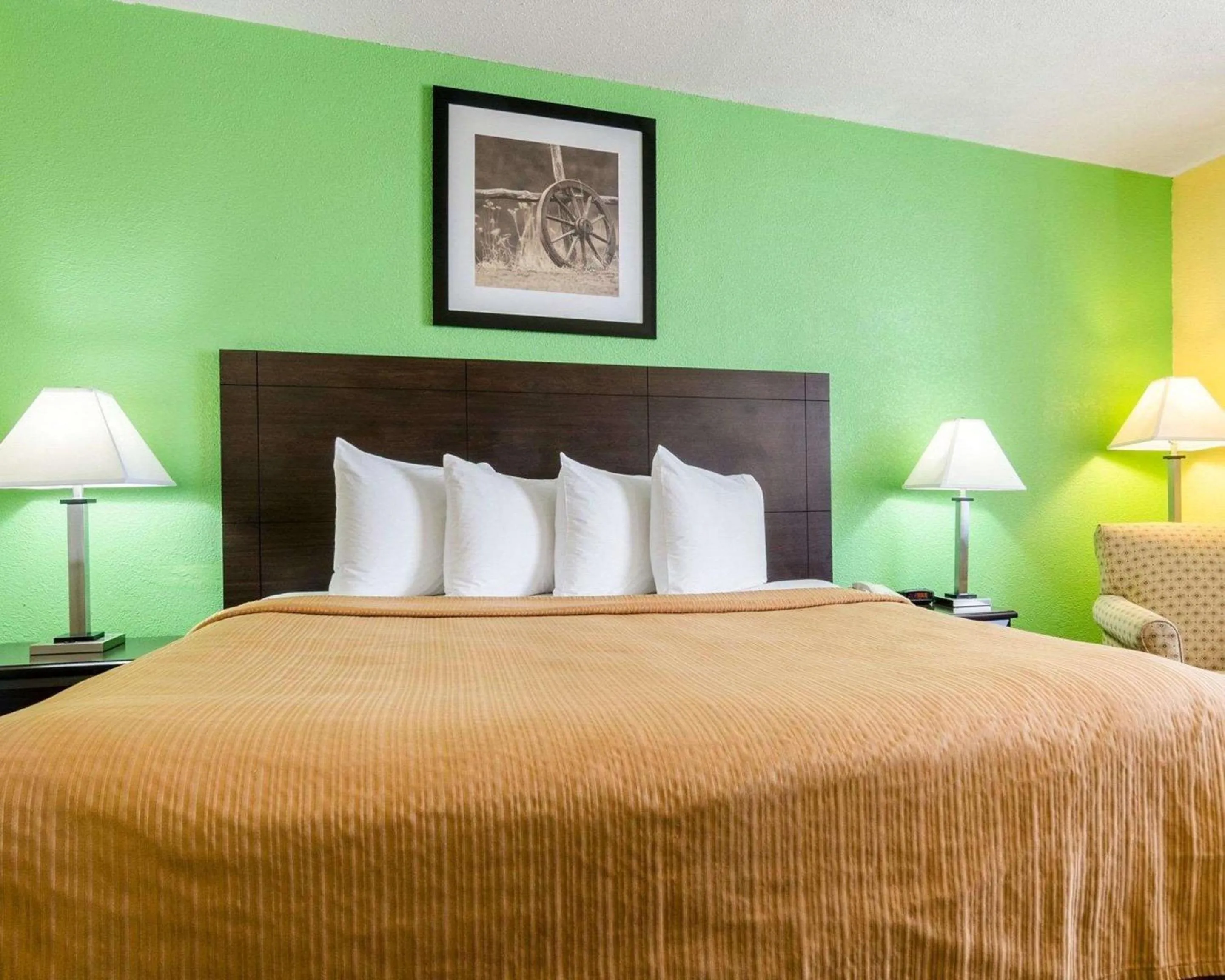 Bedroom, Bed in Quality Inn Liberal