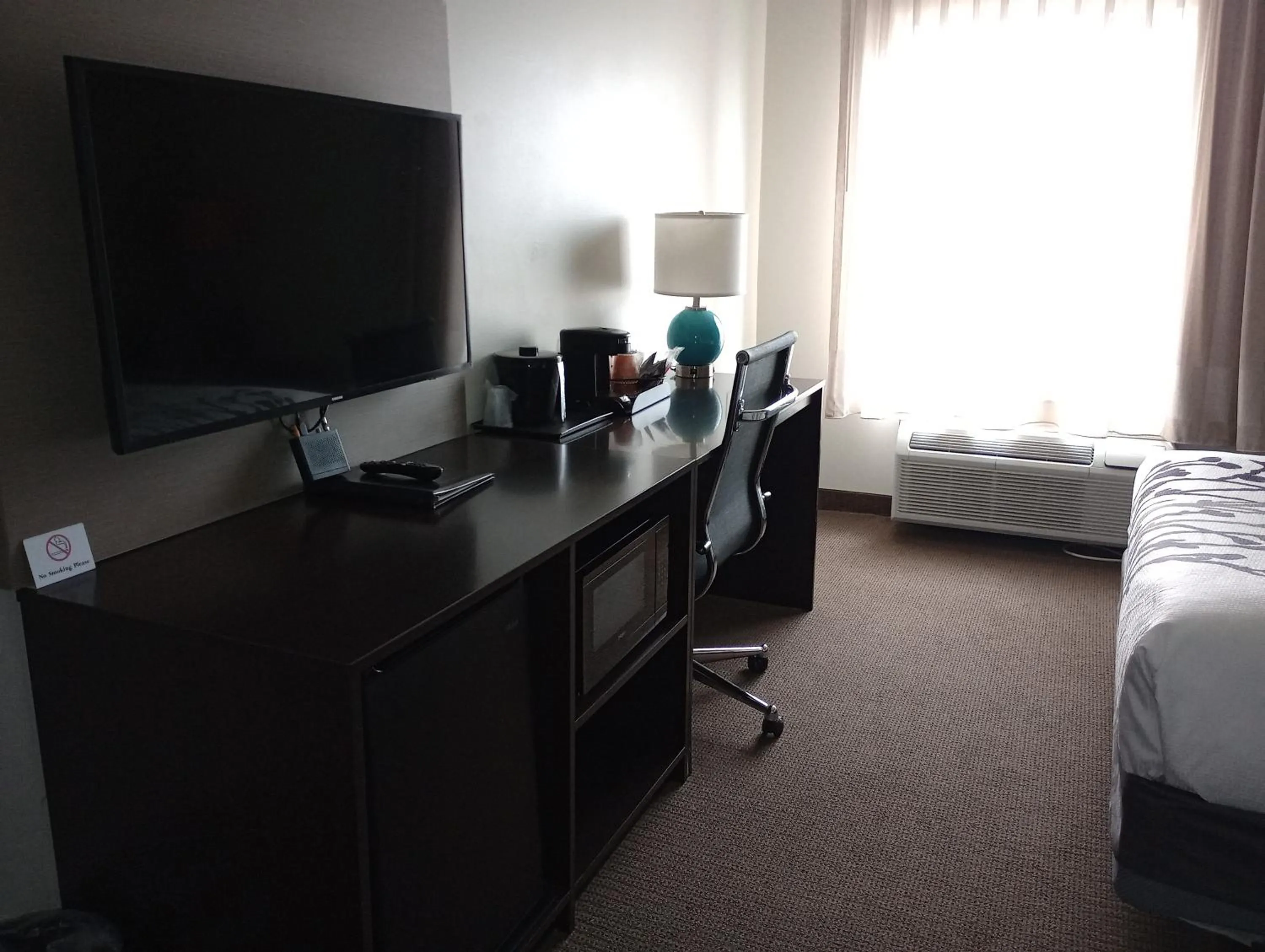 TV and multimedia, Bed in Sleep Inn & Suites Oakley I-70