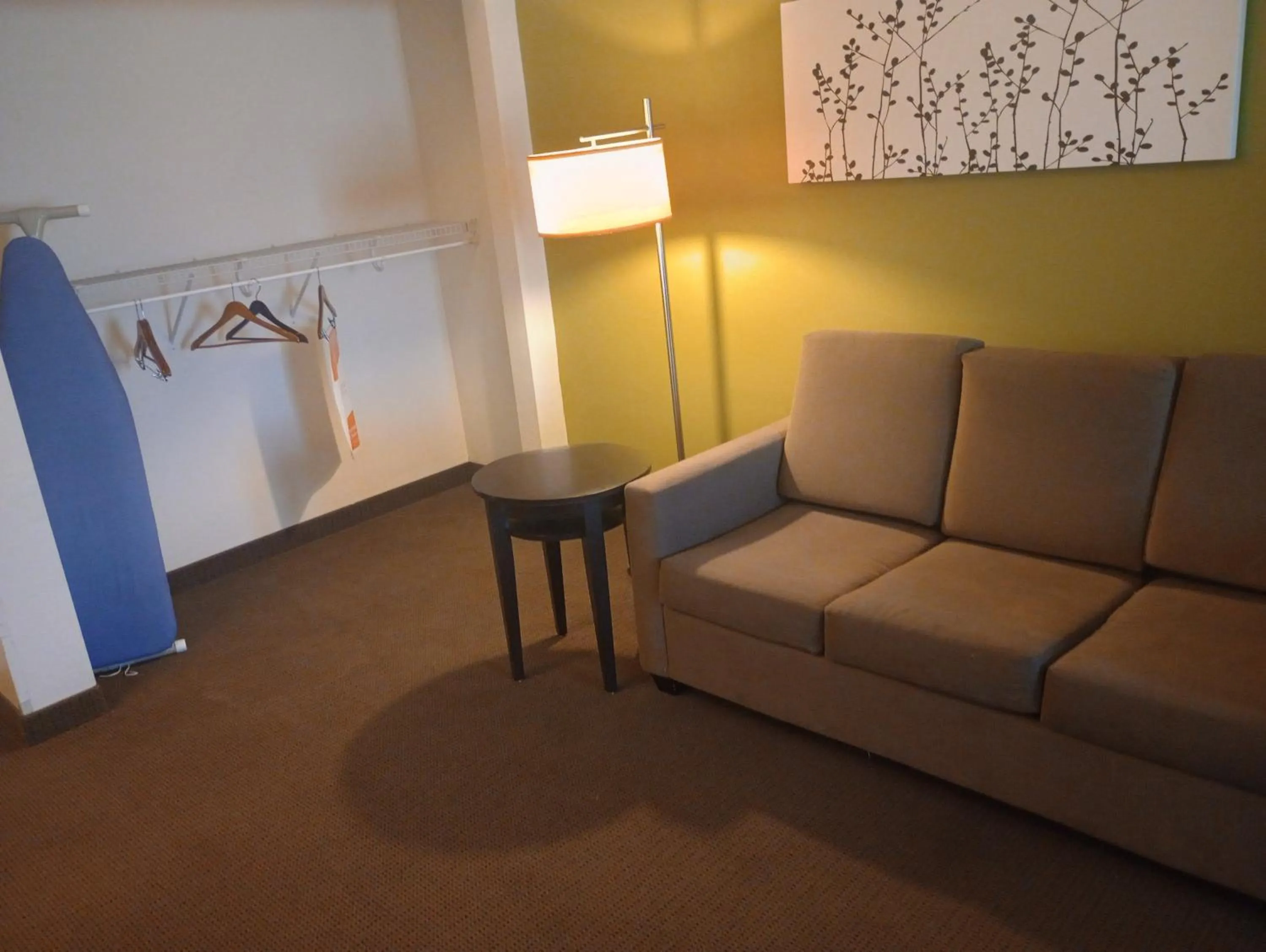 Living room in Sleep Inn & Suites Oakley I-70