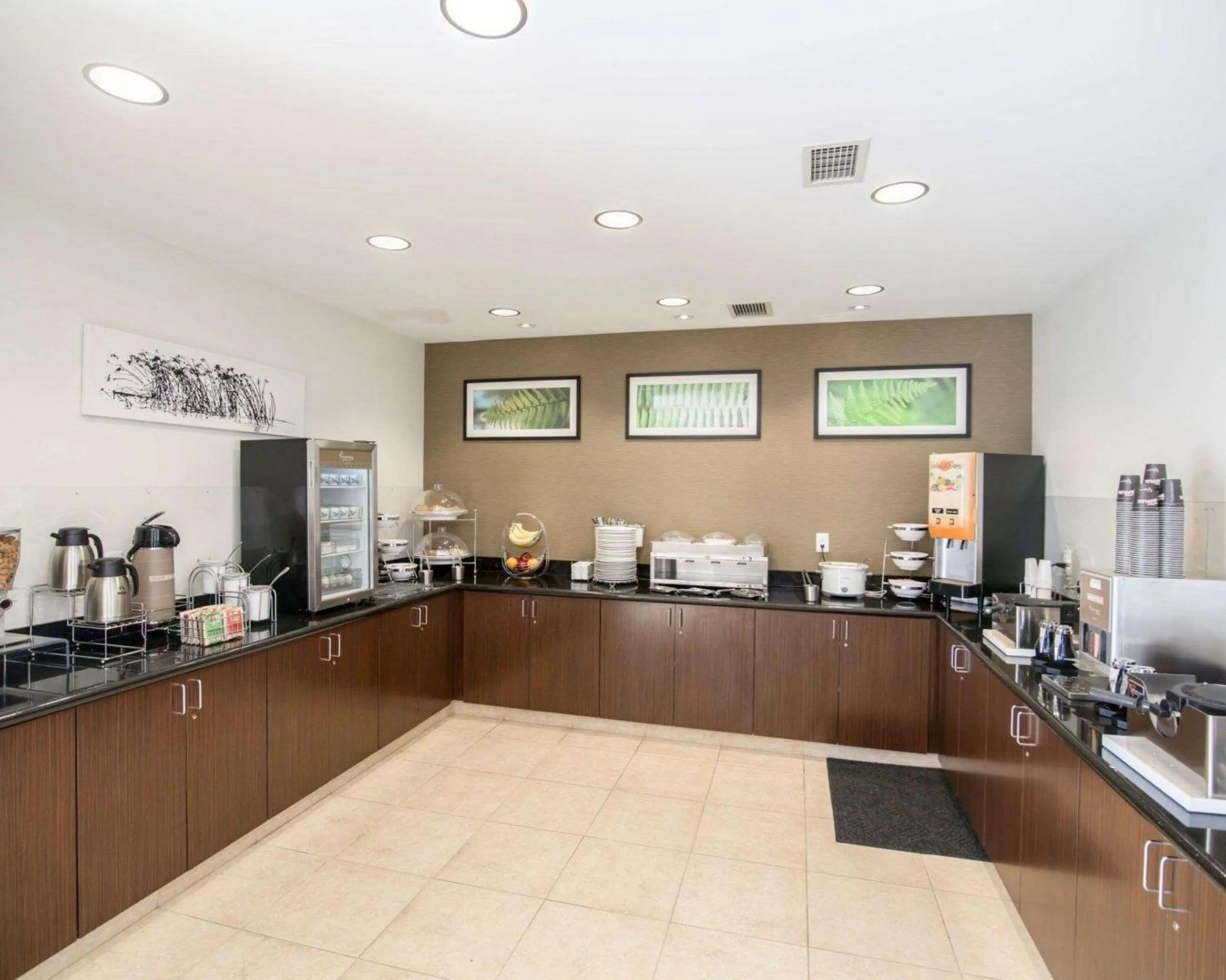 Restaurant/places to eat in Sleep Inn & Suites Norton