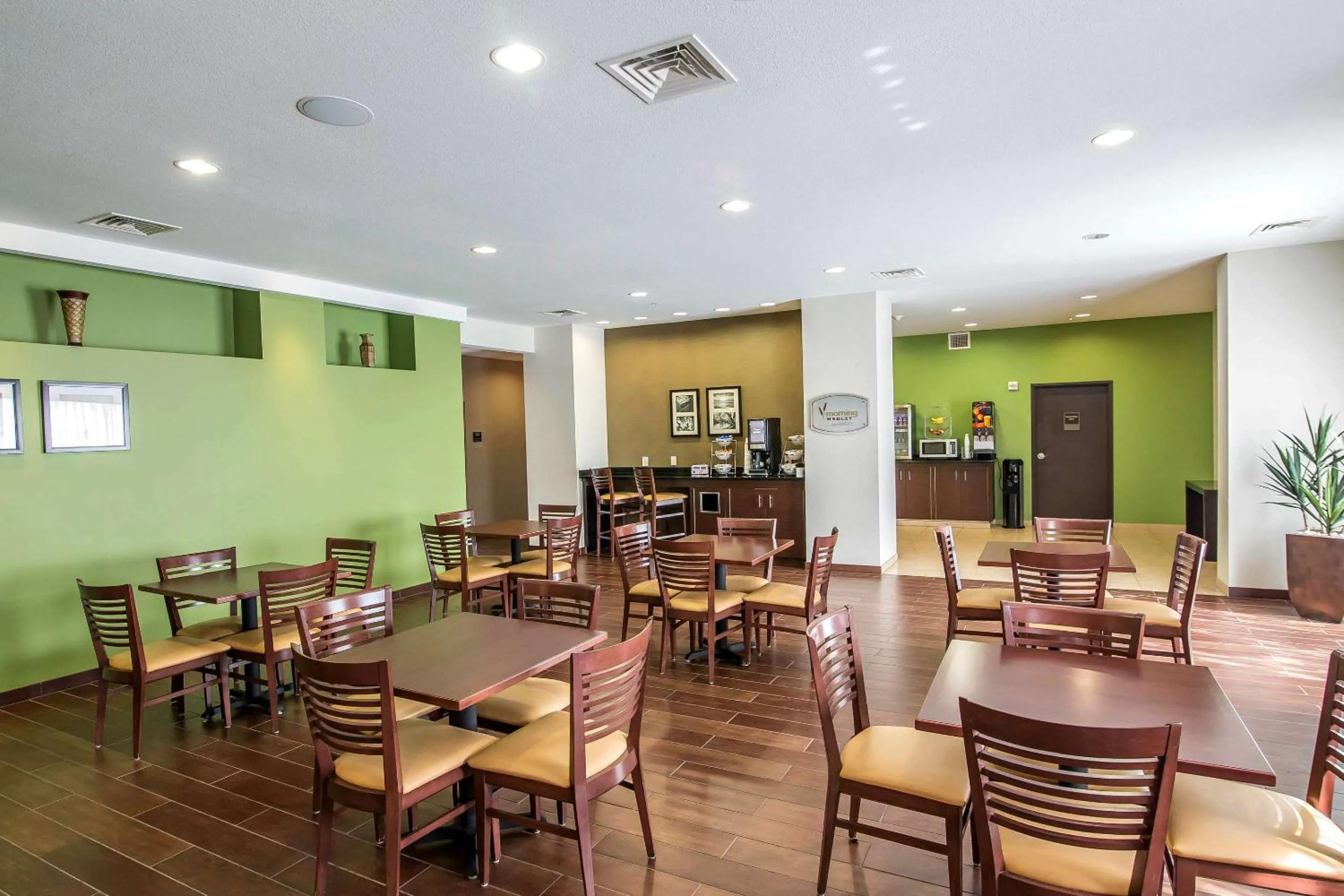 Breakfast in Sleep Inn & Suites Haysville - Wichita South