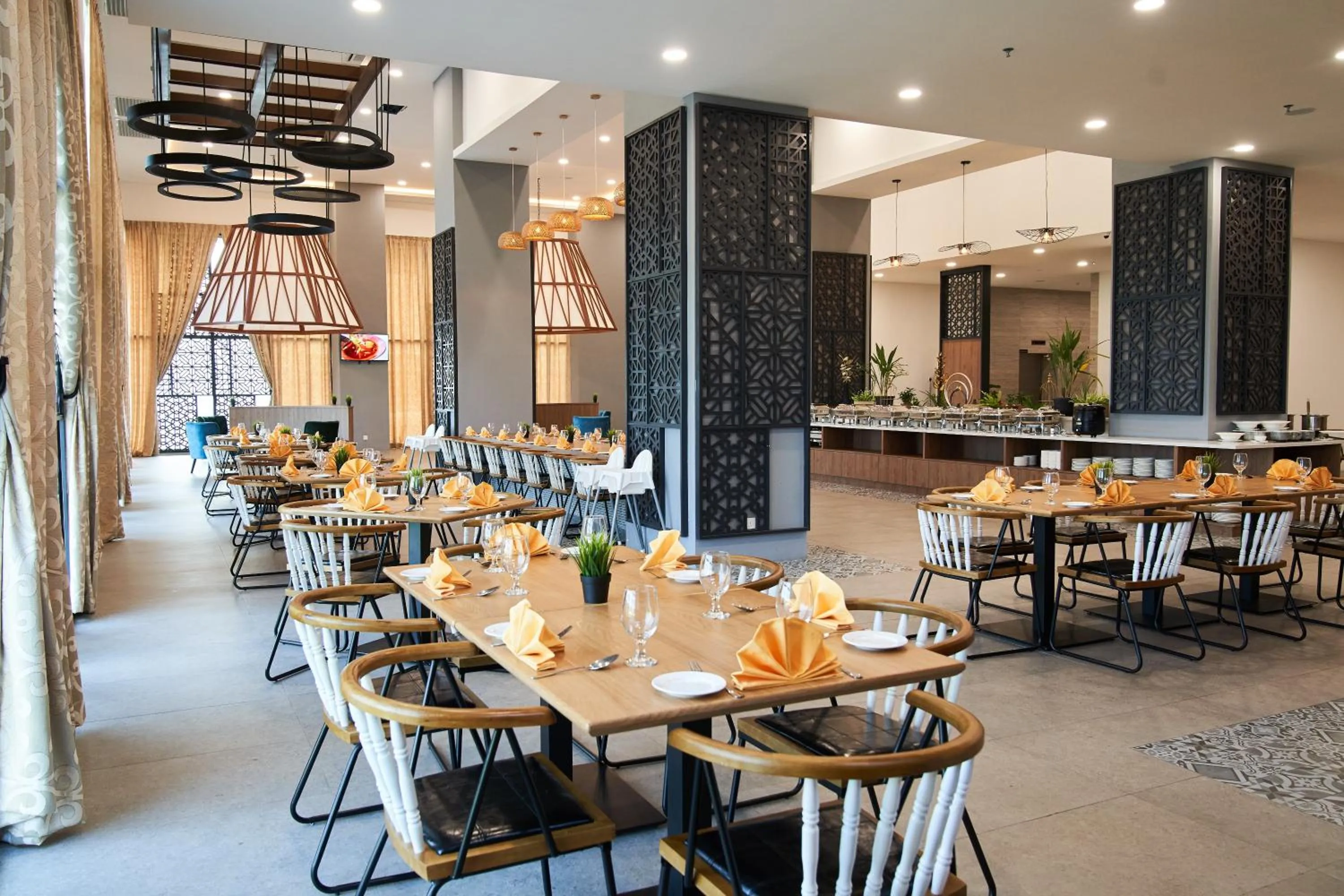 Restaurant/places to eat in H Elite Design Hotel