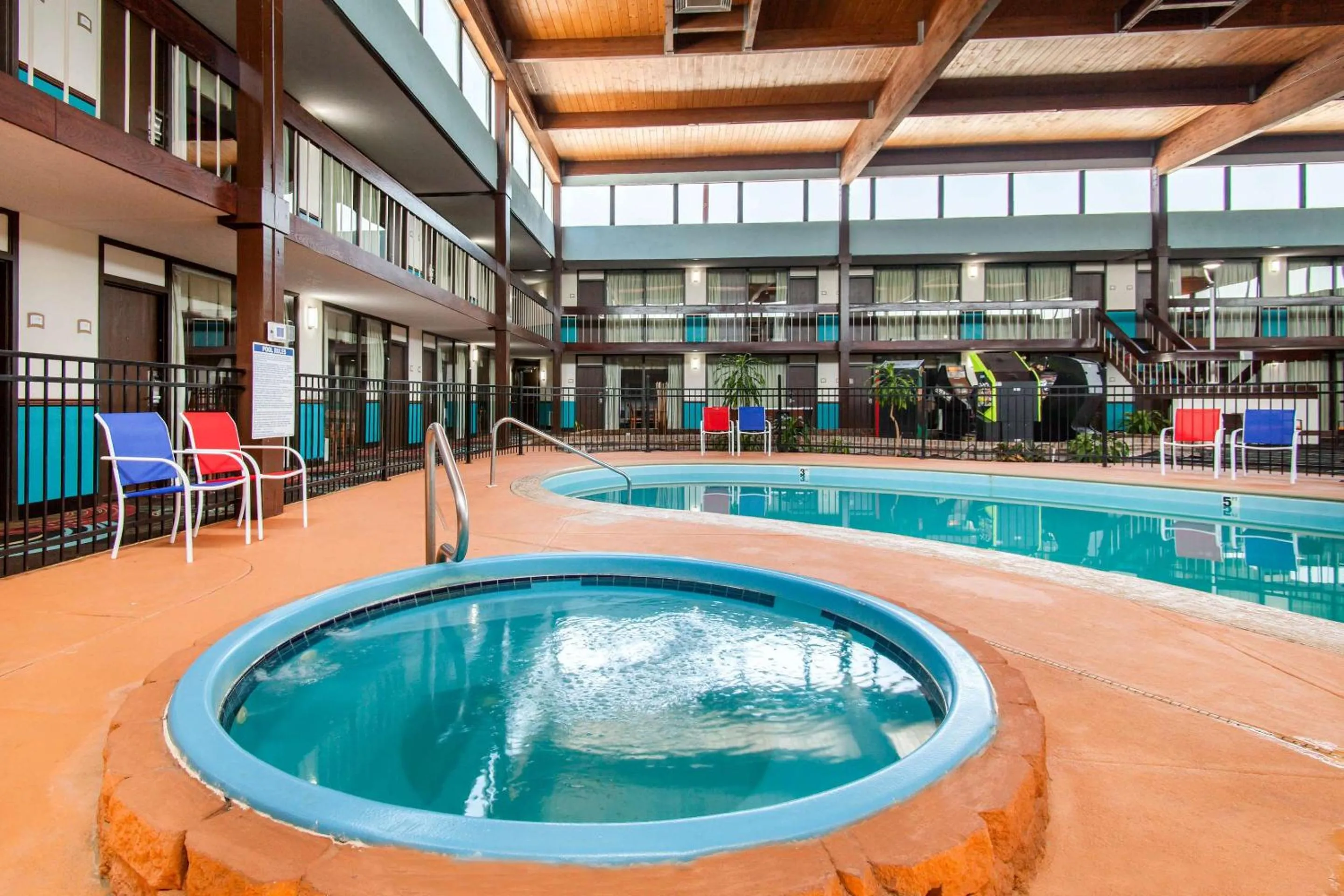 Swimming pool in Quality Inn Arkansas City North